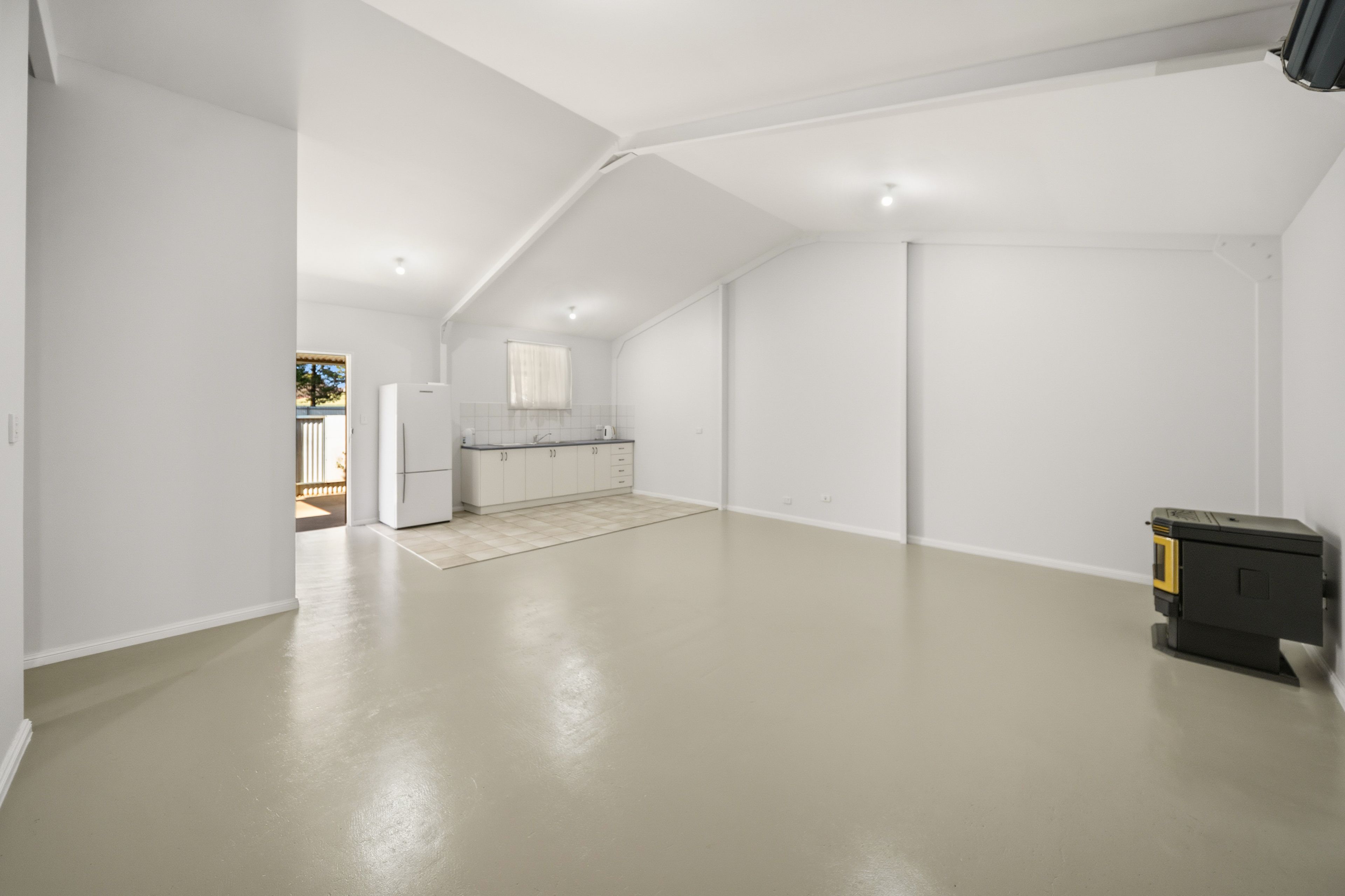 12 Swan Street — photo 7 of 14