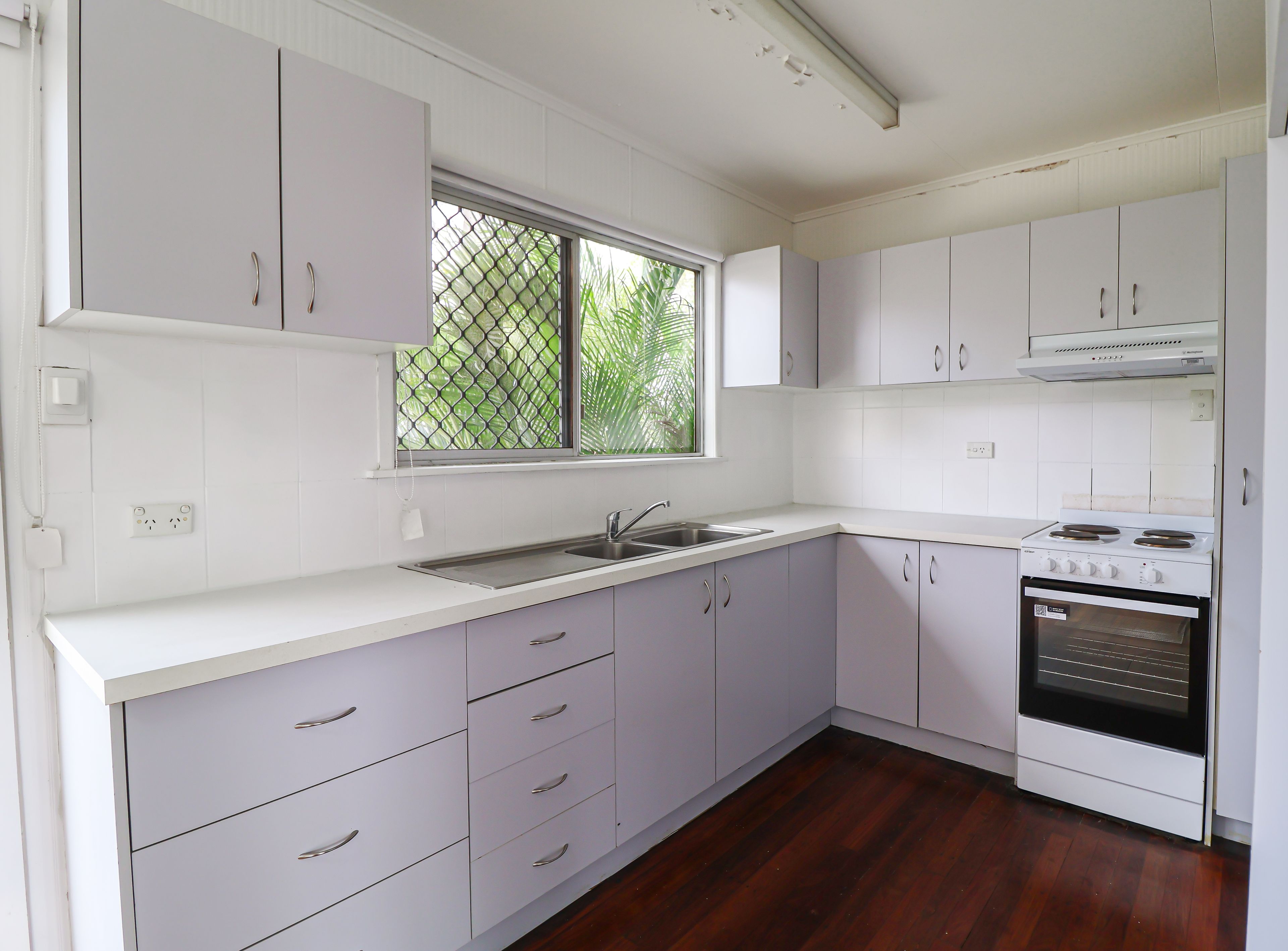 11 Larsen Street, West Gladstone, QLD 4680