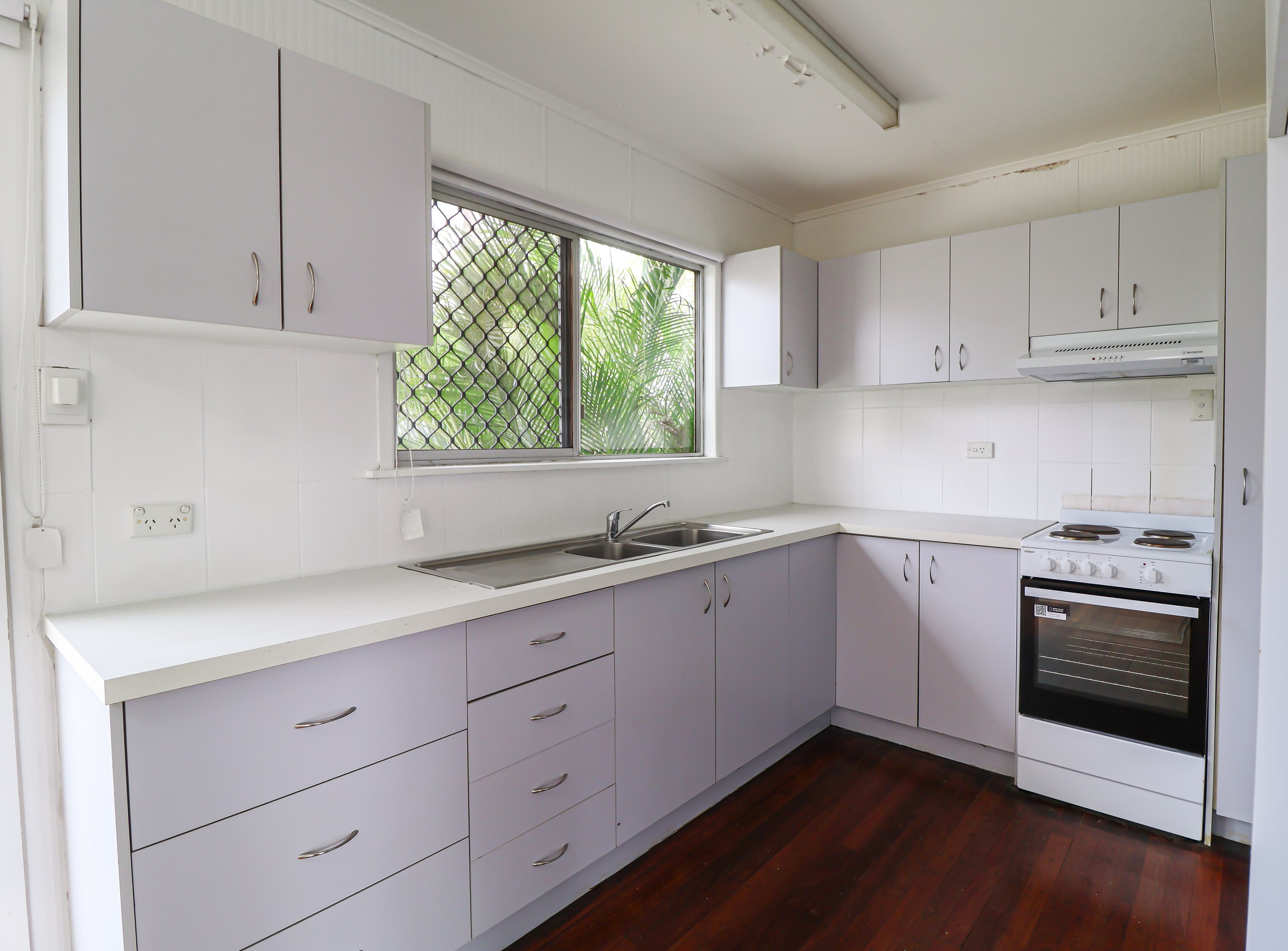 11 Larsen Street, West Gladstone, QLD 4680