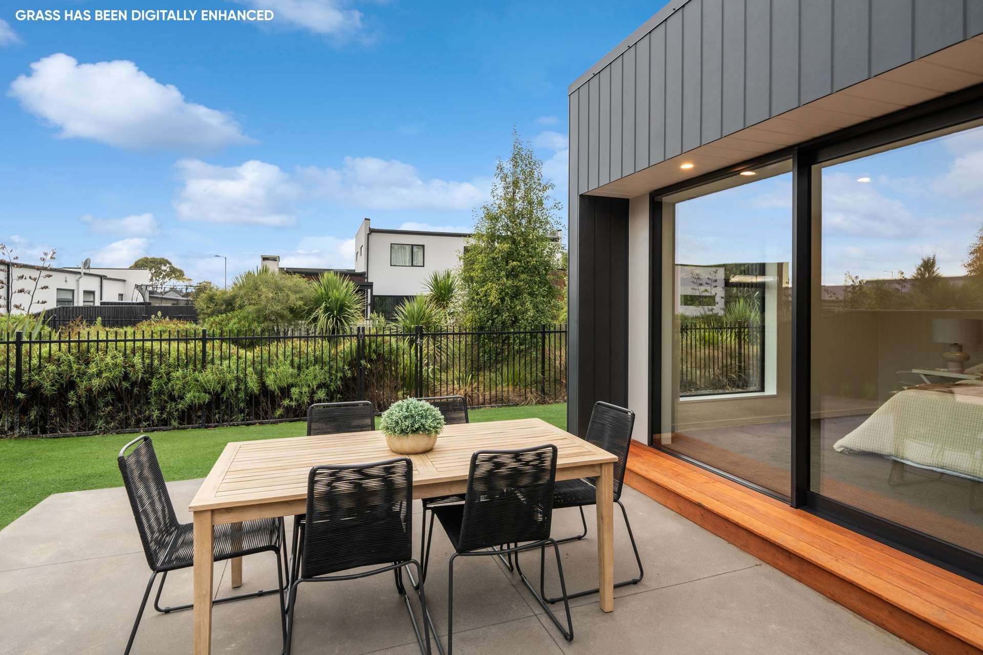 158 Gardiners Road photo 25