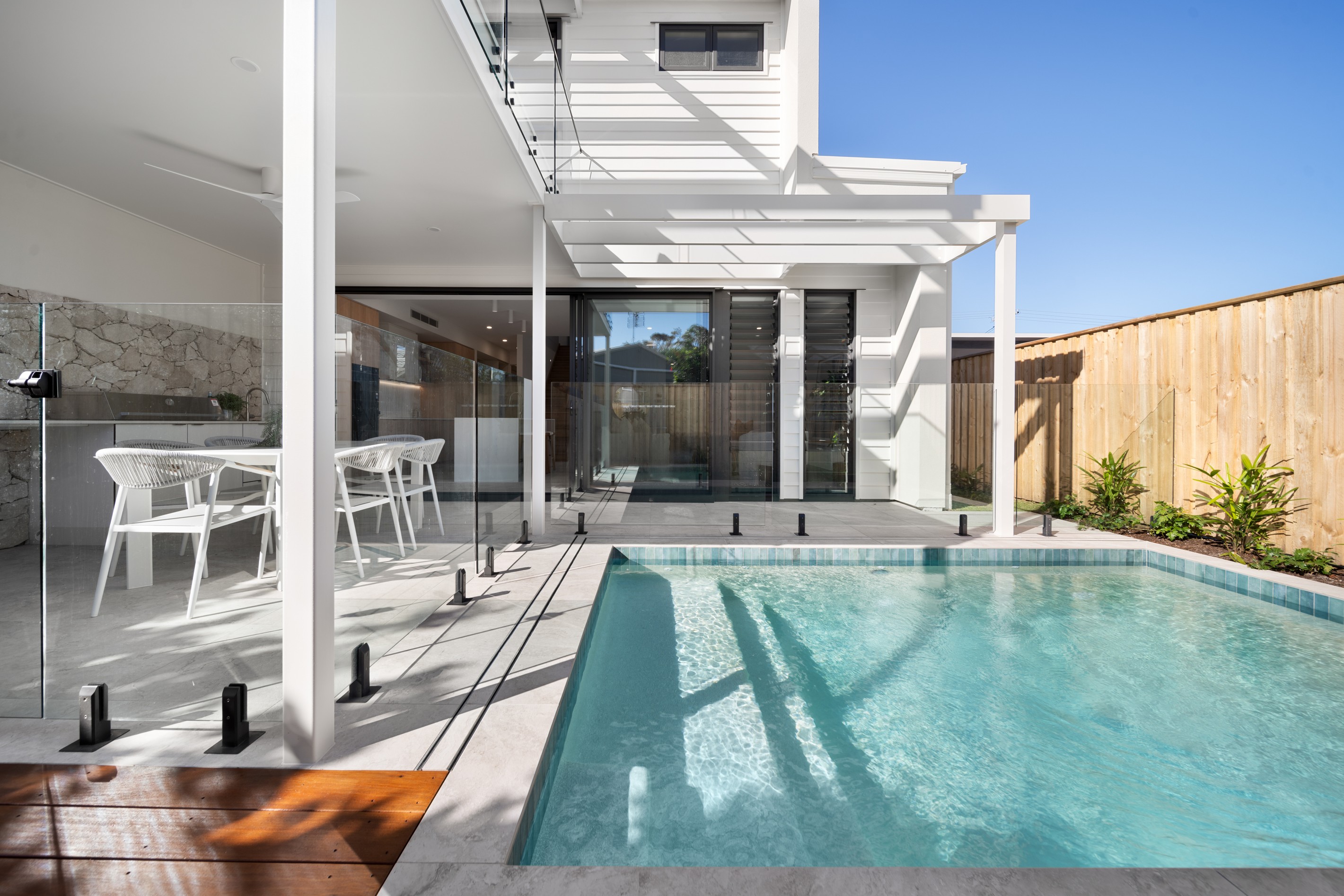 2/154 Oceanic Drive, Warana, QLD 4575