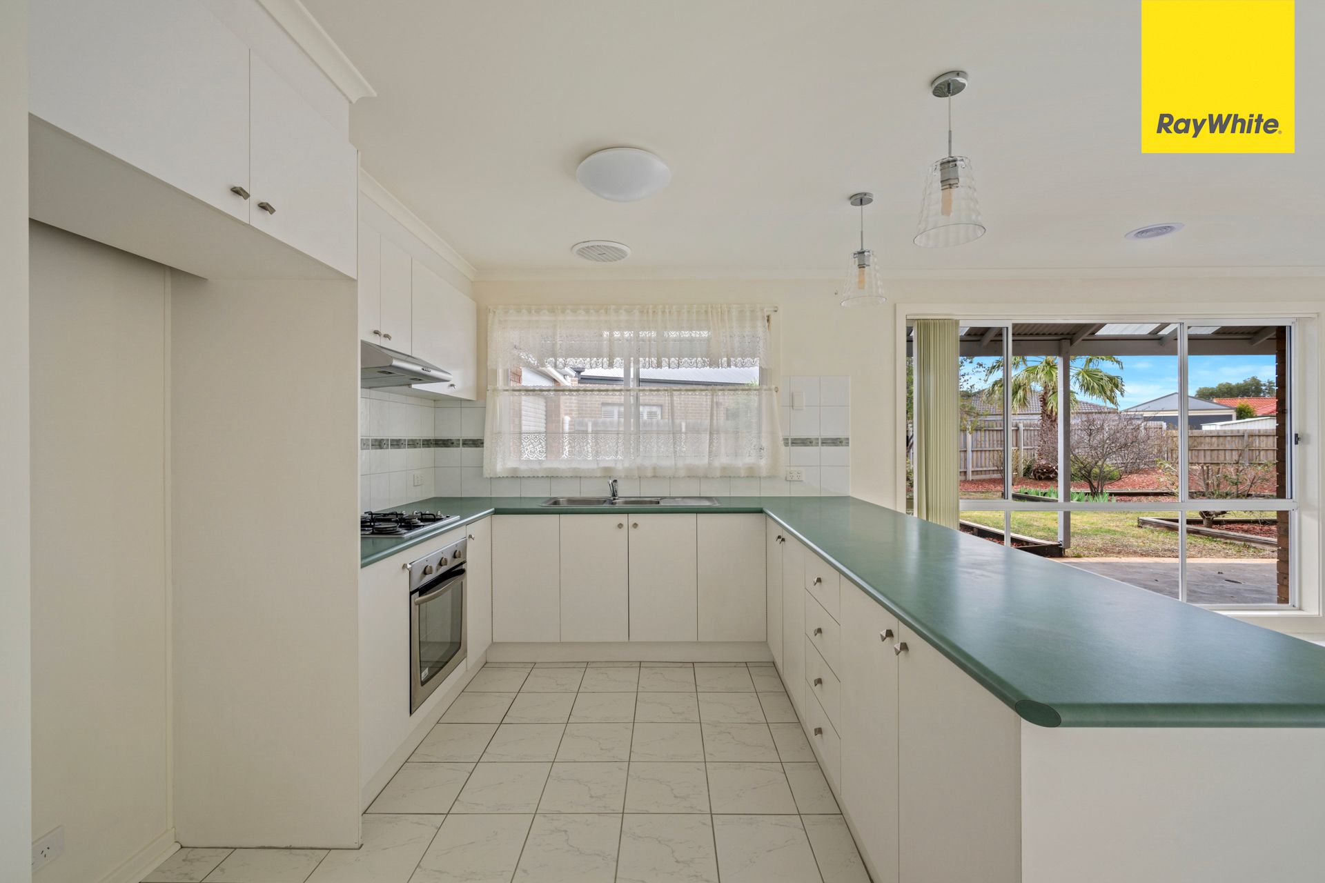 8 Liberty Court, Brookfield, VIC 3338