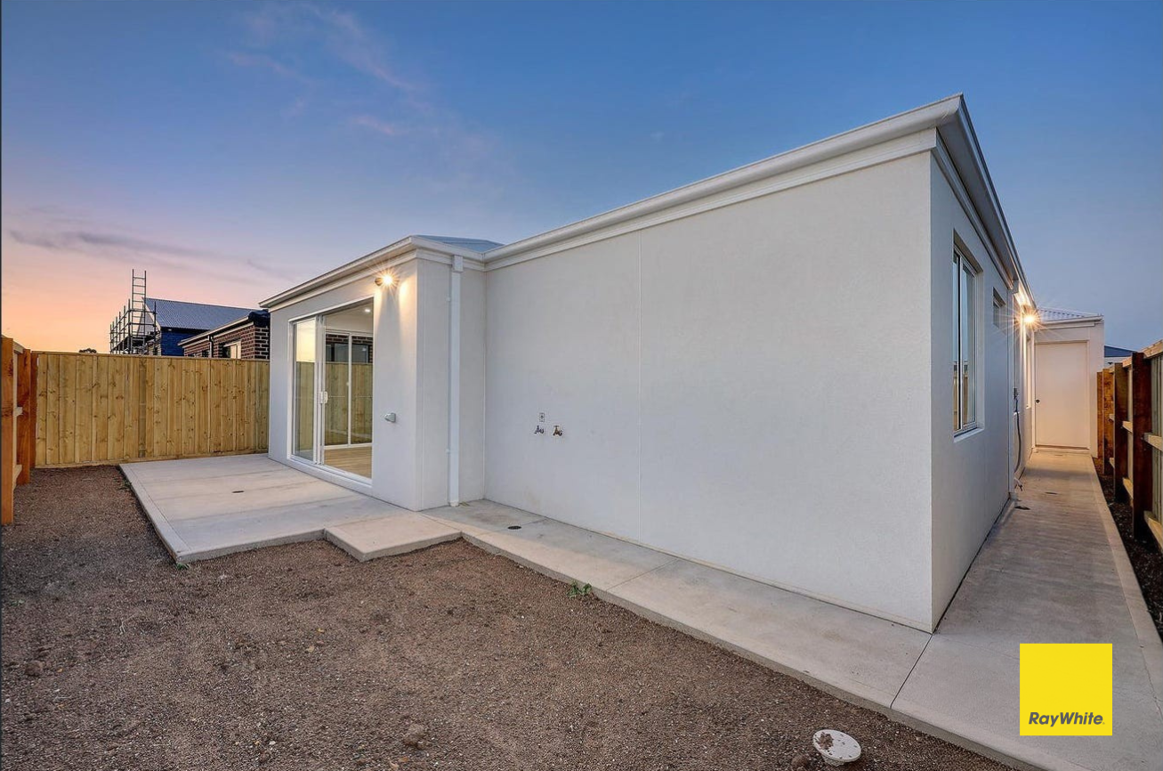 16 Pyrus Crescent — photo 13 of 16