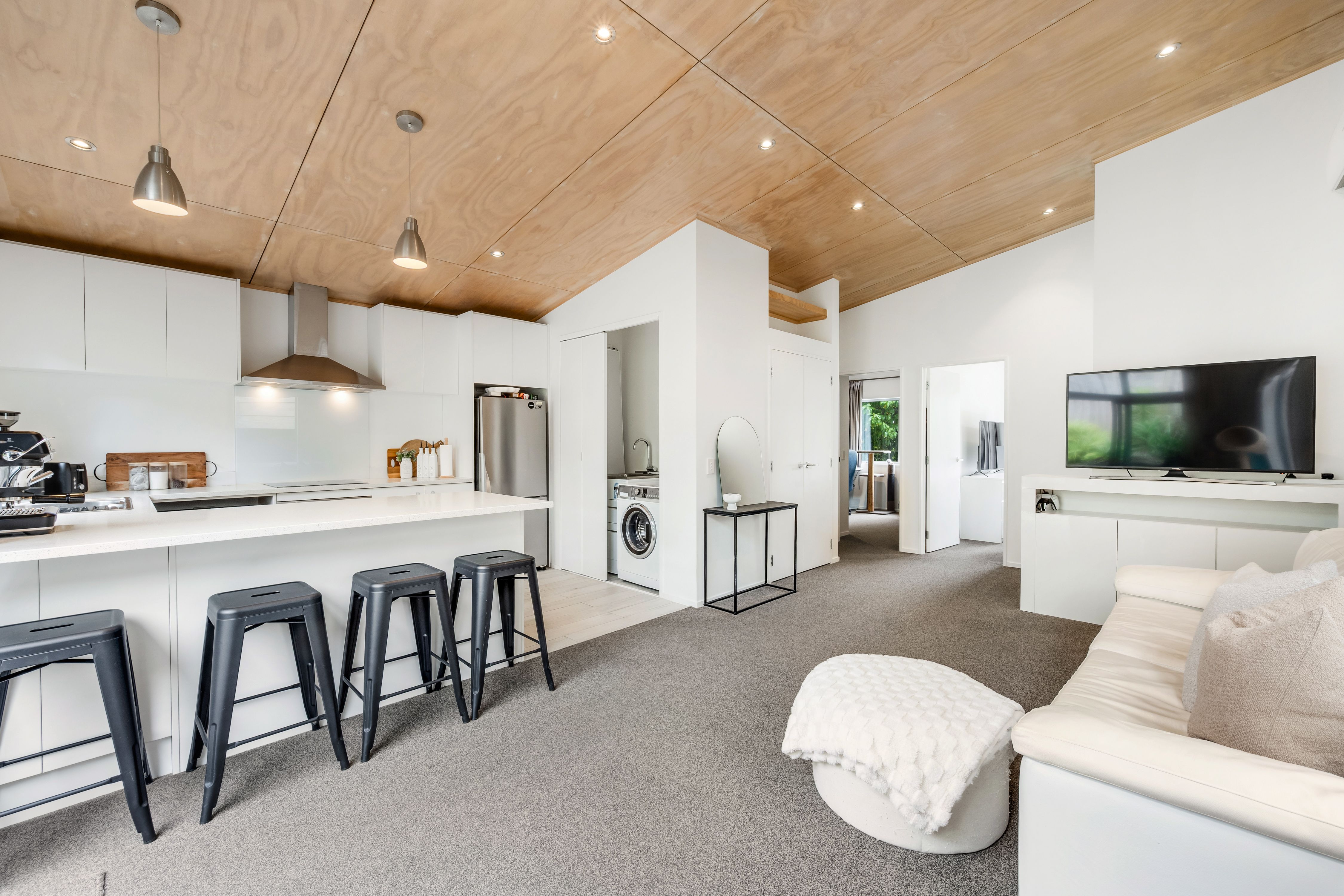 2A Gosford Drive, Botany Downs, Manukau City