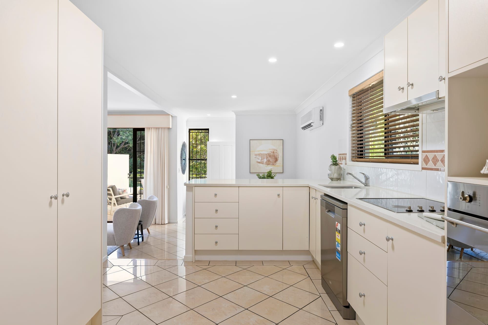 2/7 Indooroopilly Road — photo 7 of 20