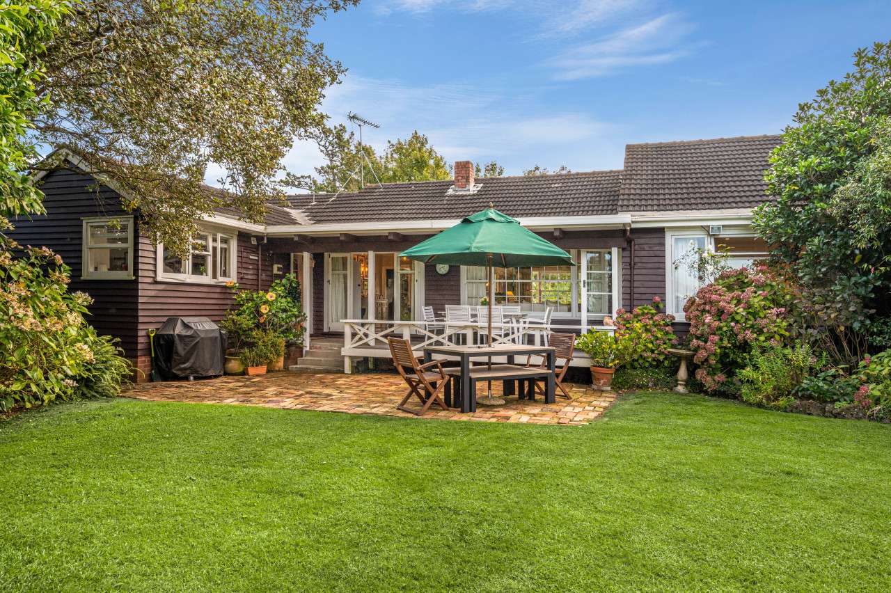 264 Redoubt Road, Totara Park, Manukau City Real Estate Ray White