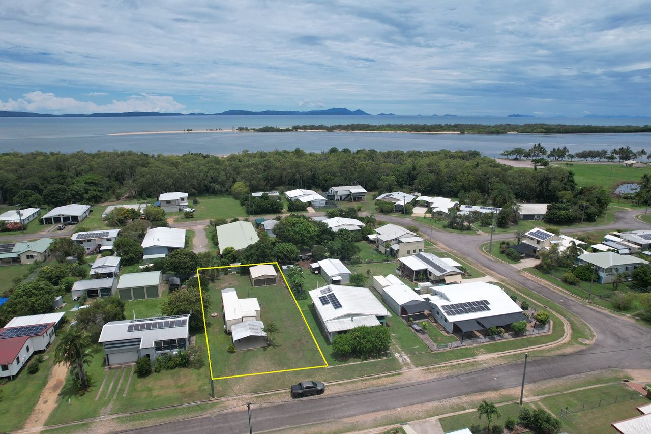Holiday Rentals for rent in Lucinda and nearby Ray White Ingham
