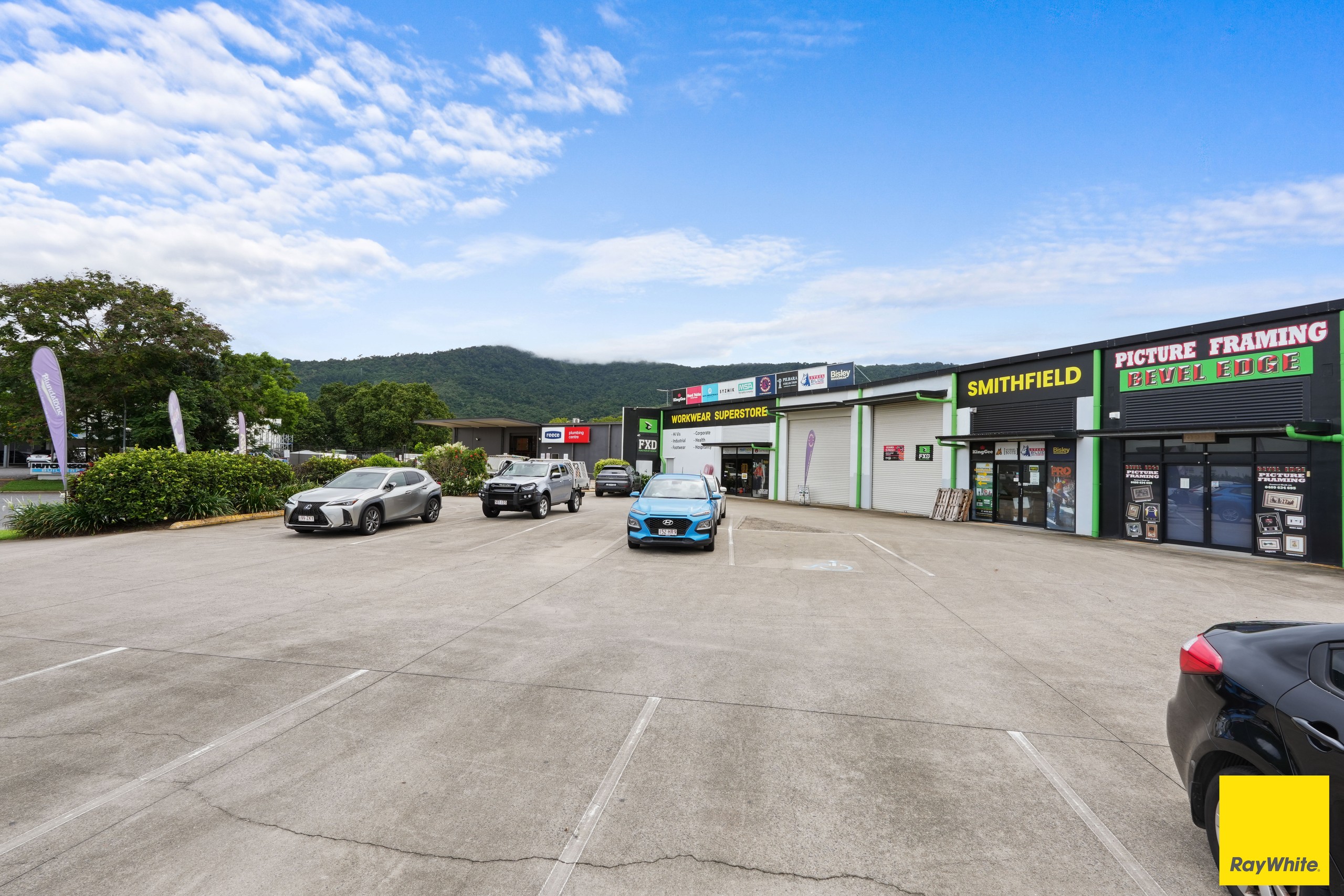 1&2/4 Mount Finnigan Court, Smithfield, QLD 4878