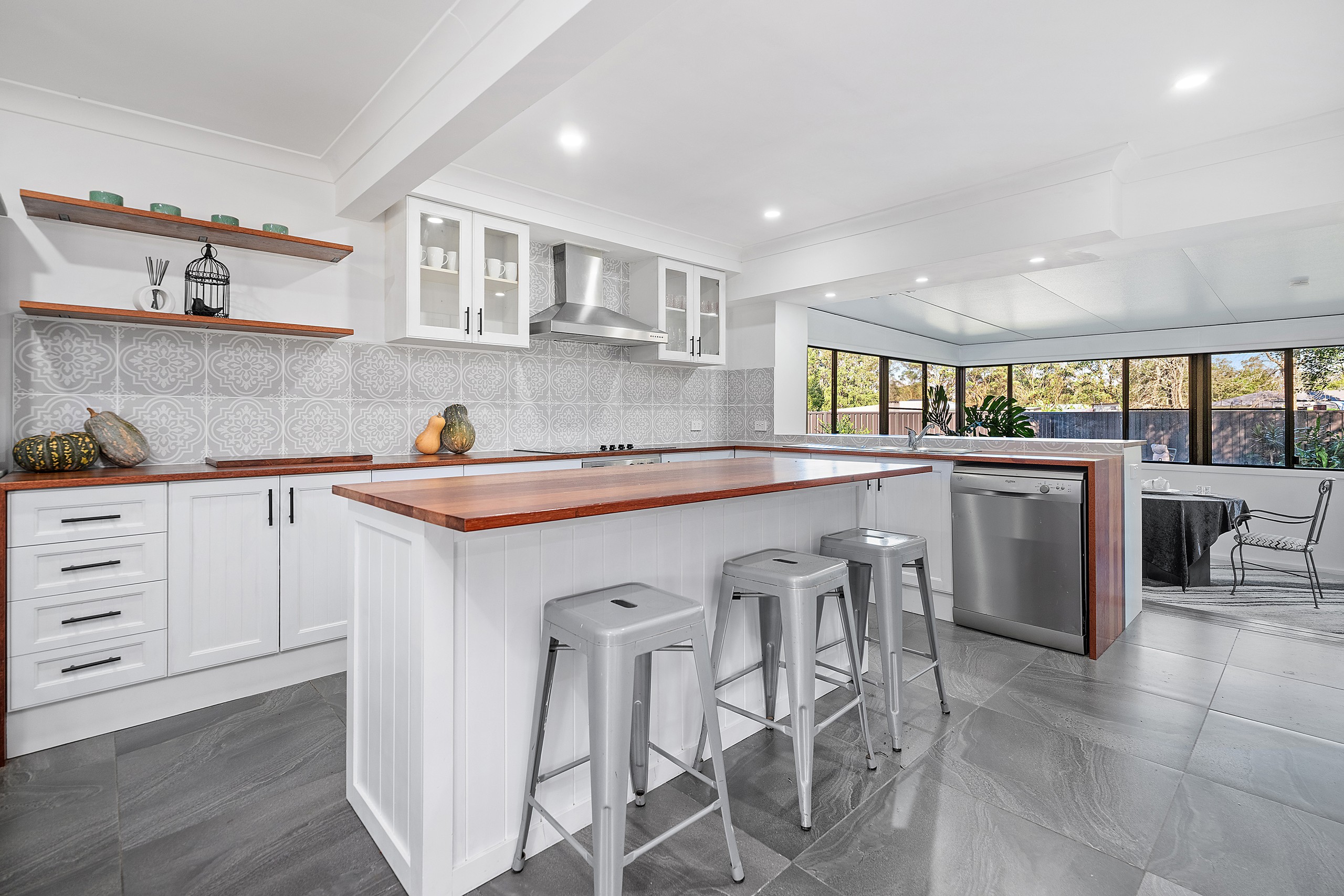 1 Oakfield Road, Salt Ash, NSW 2318