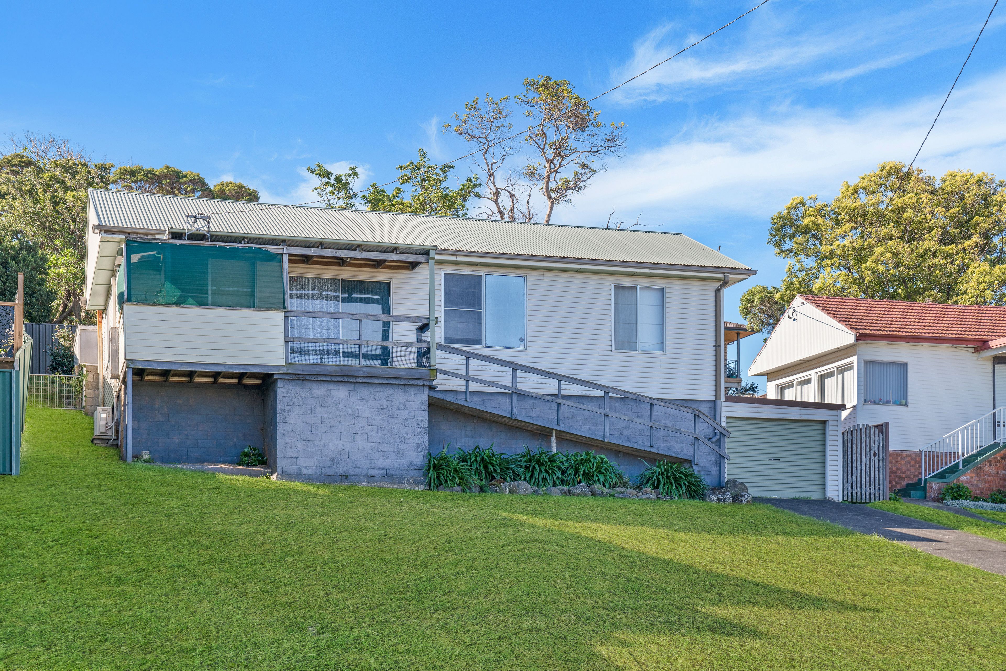 14 Canberra Road, Lake Heights NSW 2502