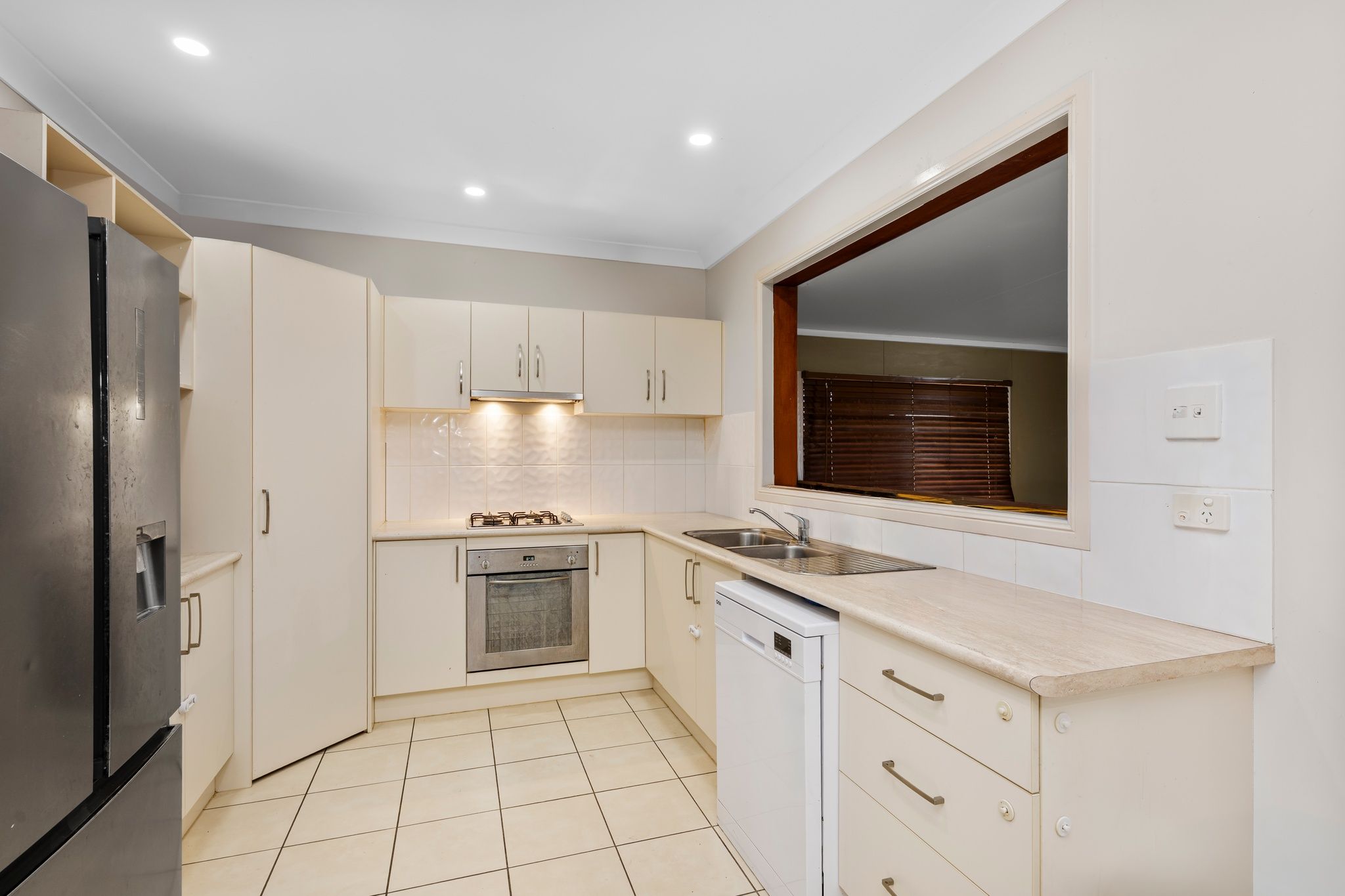 25 Summerland Drive — photo 3 of 10