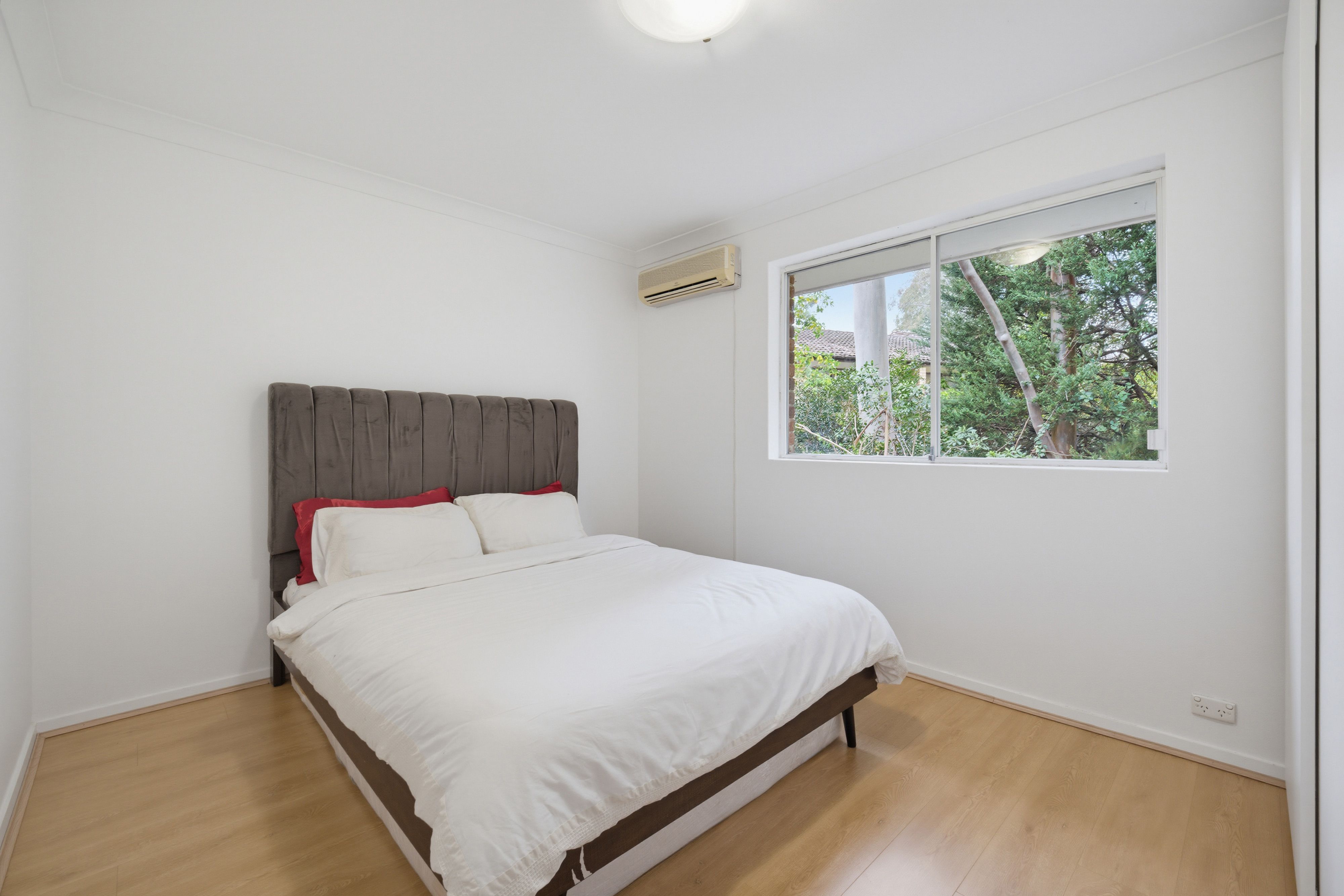 28/10-14 Robert Street — photo 5 of 11