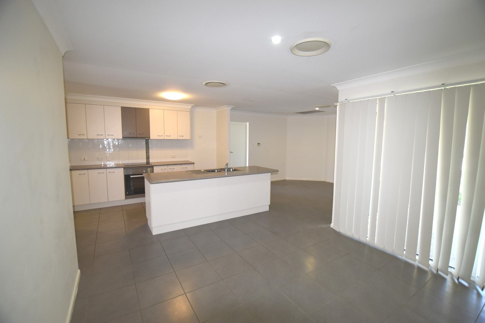 6 Takoko Place, Kirkwood, QLD 4680