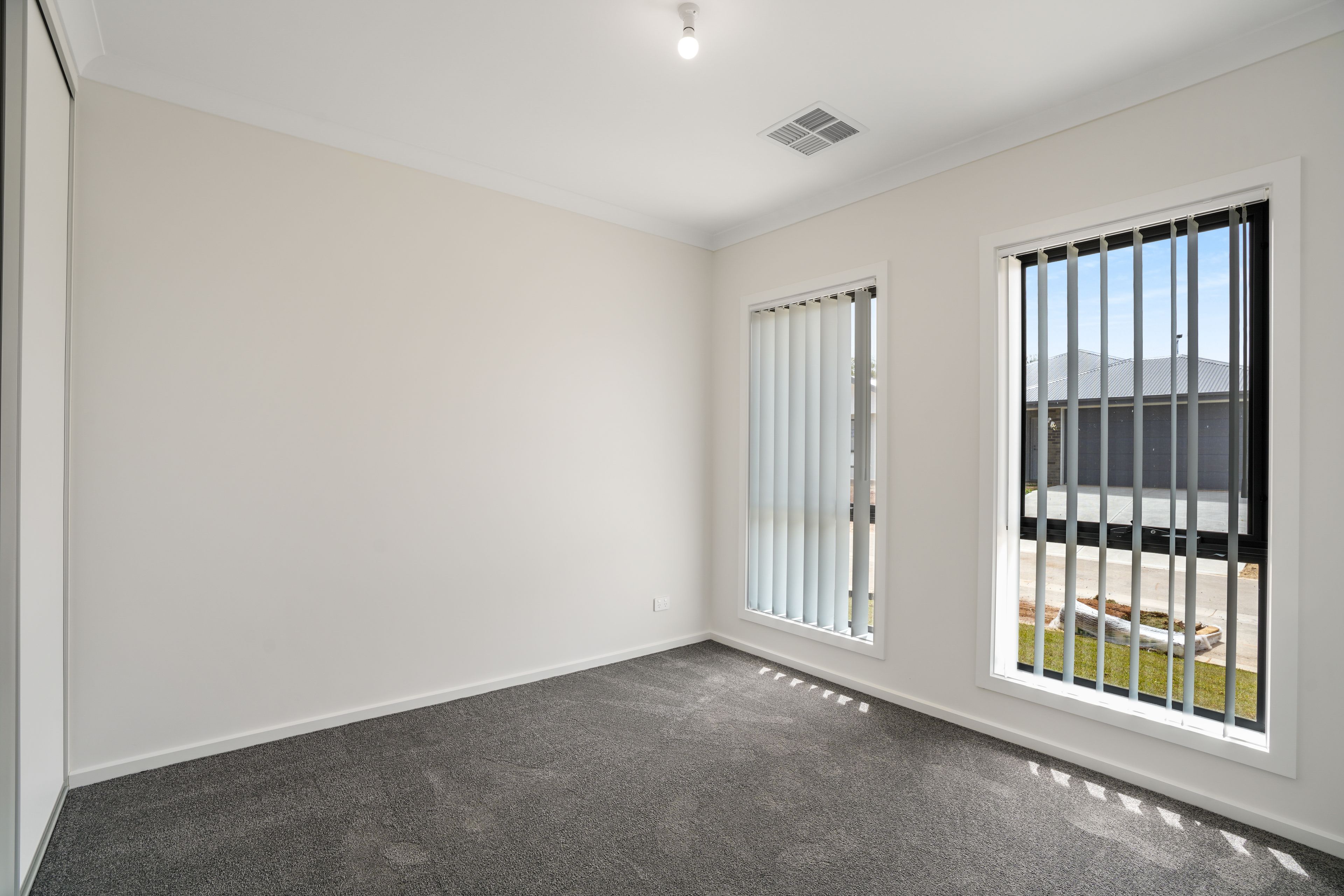 4/30 Knight Street — photo 5 of 10
