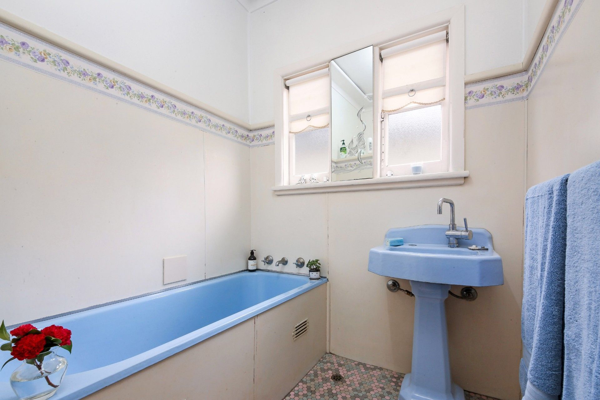 35 Glenn Avenue — photo 7 of 14