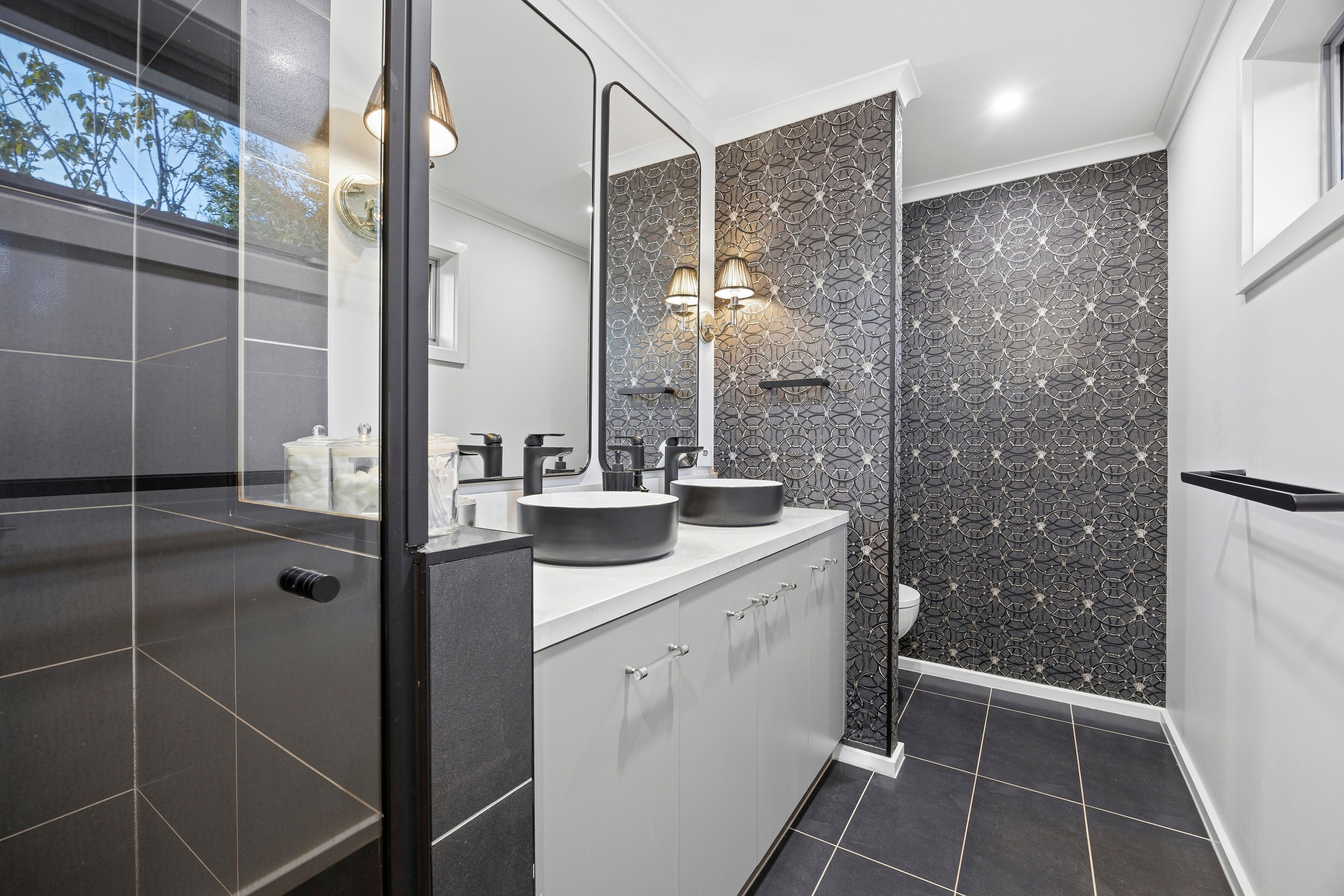 2/1 Mcmanus Drive — photo 18 of 29