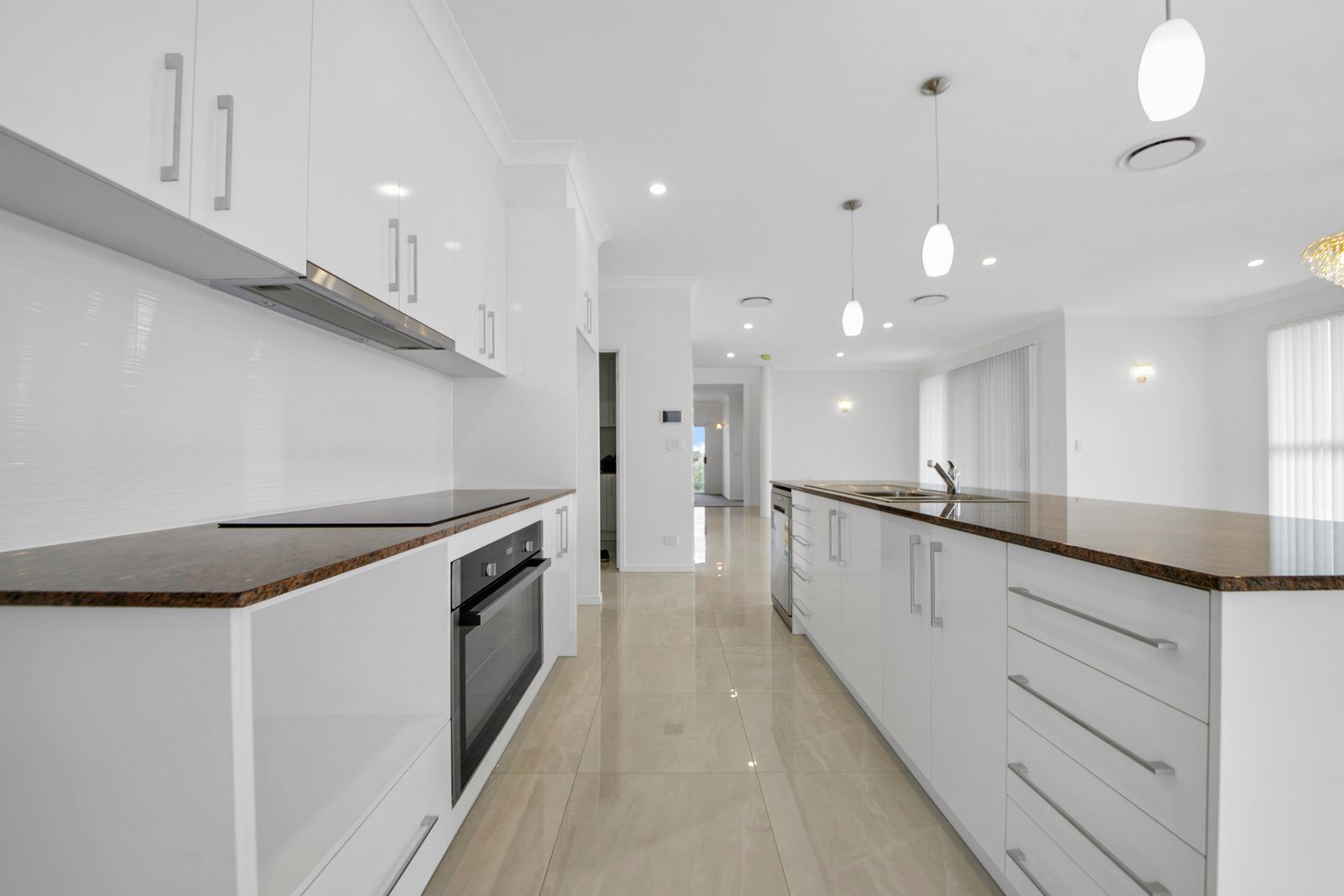 18 Birkenhead Place, Carindale, QLD 4152