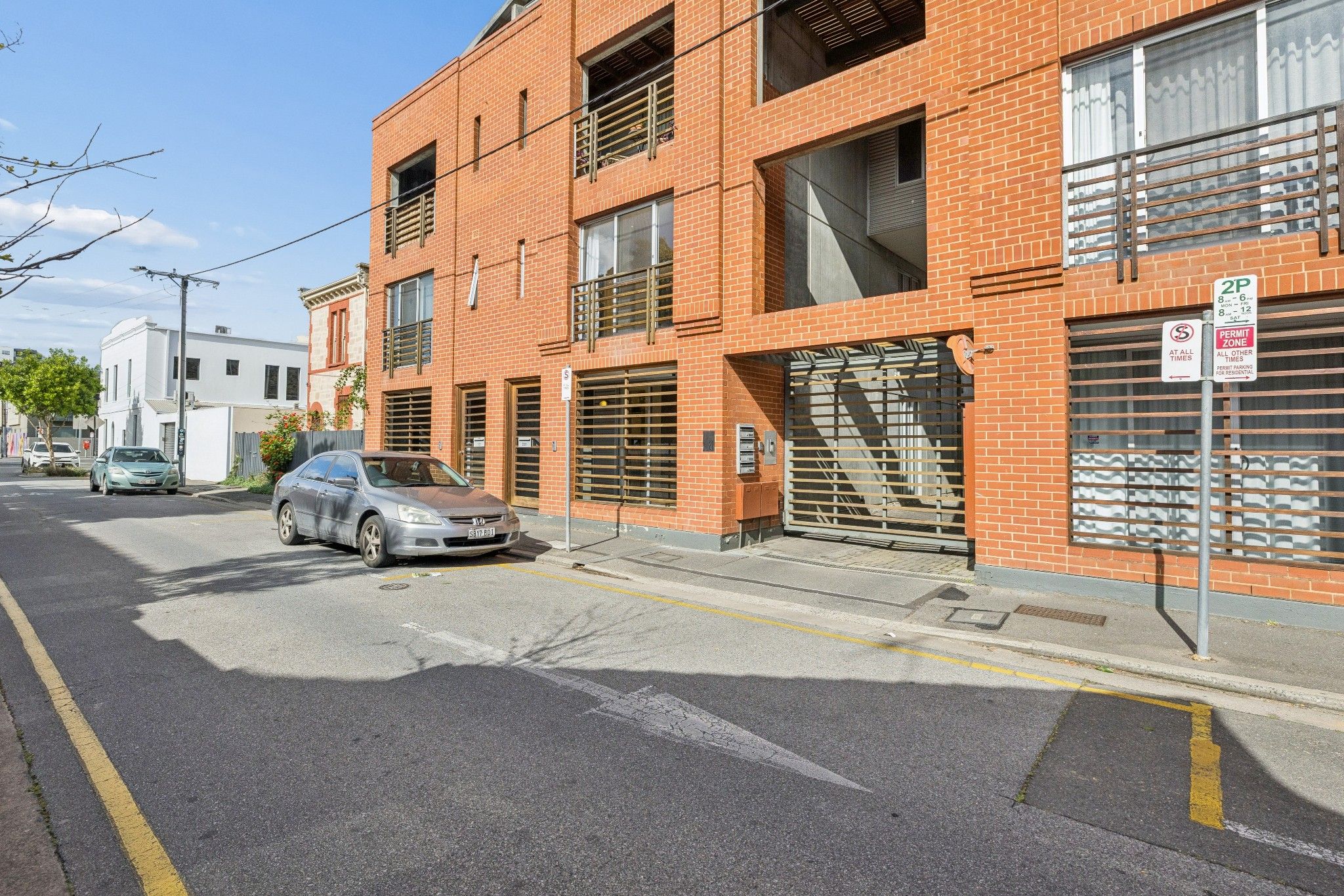 2/21 Russell Street — photo 4 of 26