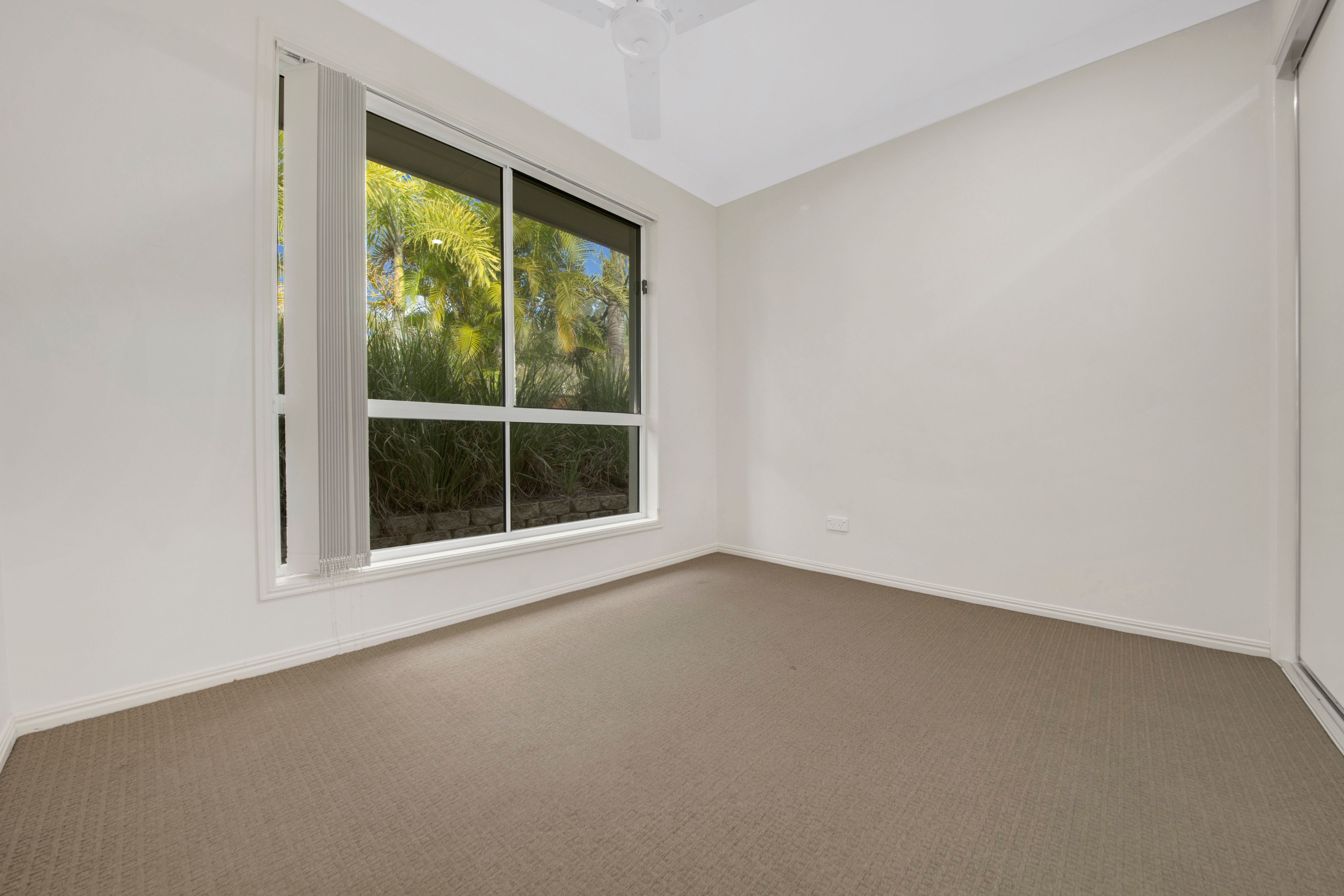 1 Takoko Place, Kirkwood, QLD 4680