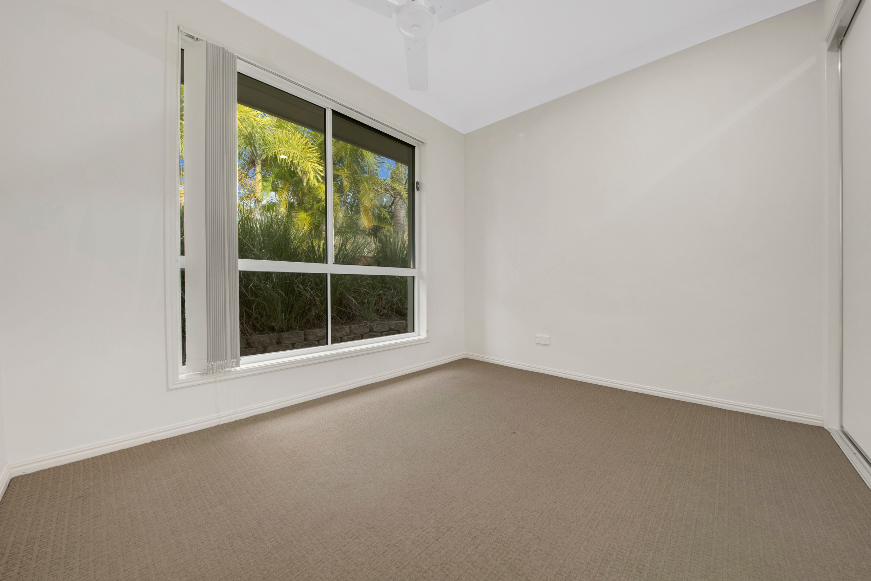 1 Takoko Place, Kirkwood, QLD 4680