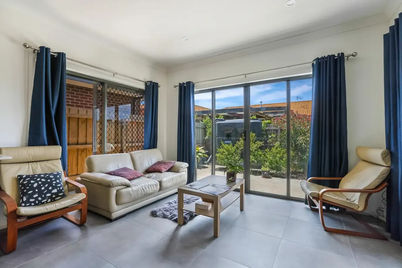 2/27 geach Street, Dallas, VIC 3047
