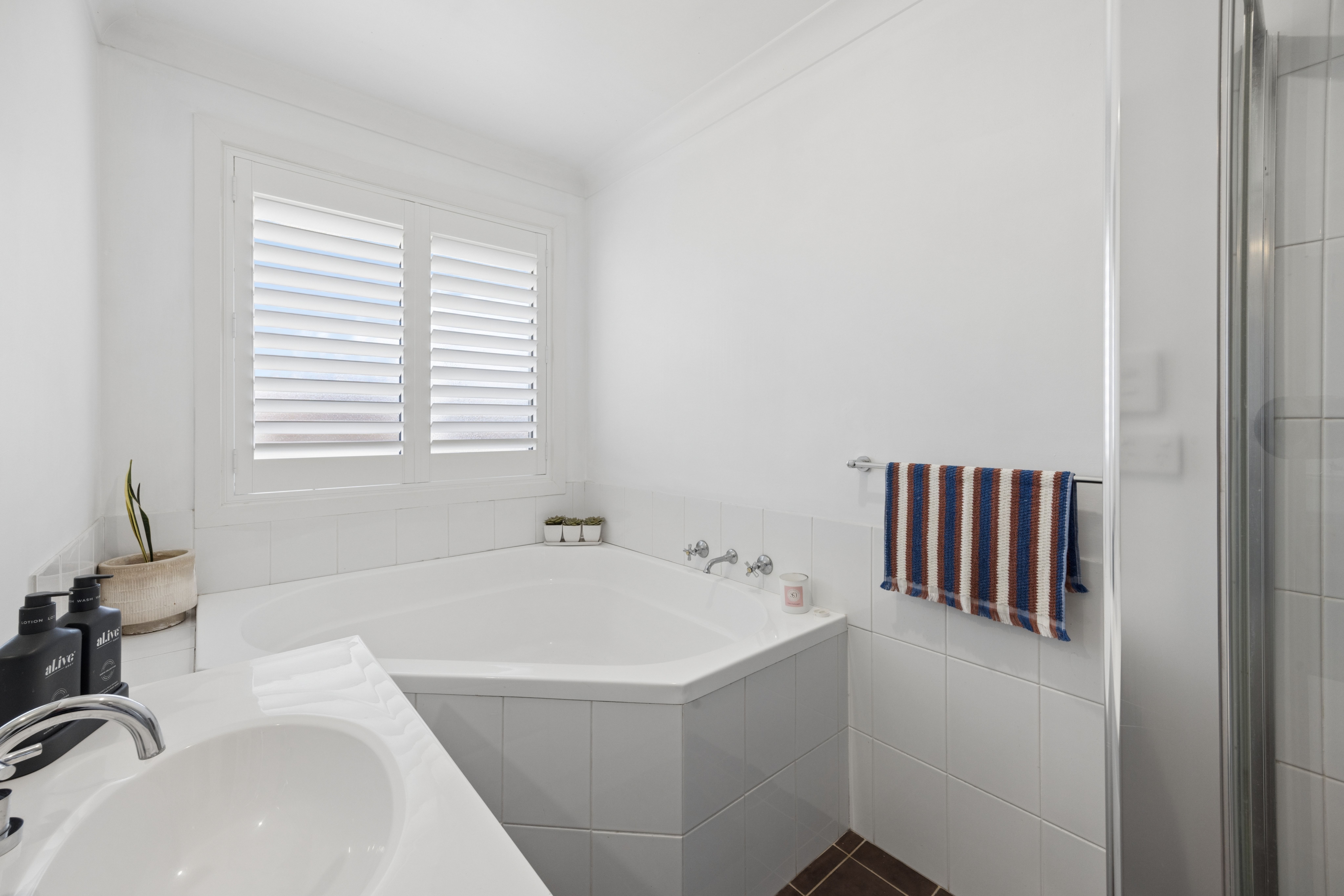 24 Henry Place — photo 11 of 19