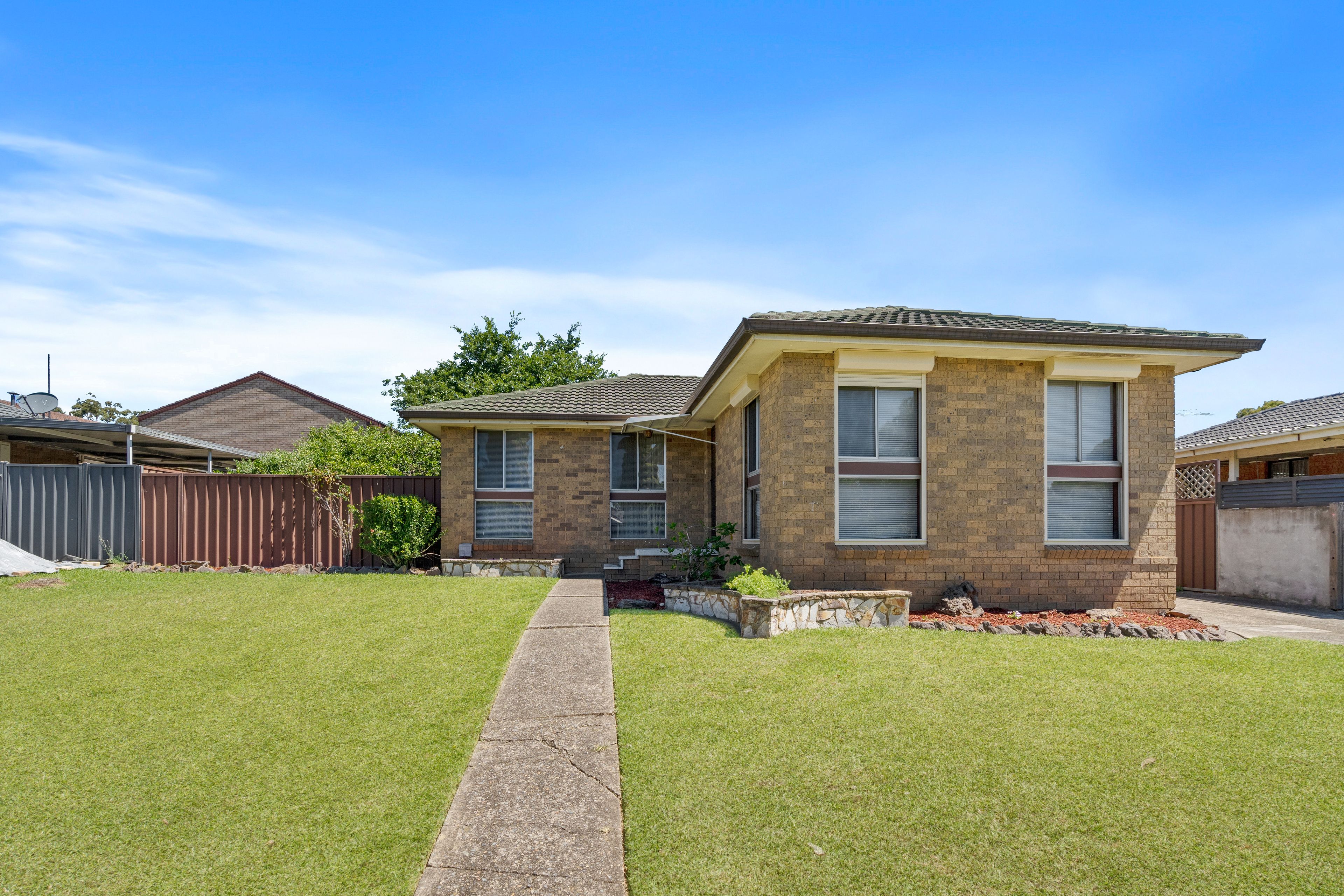 4 Mentha Place , Macquarie Fields NSW 2564