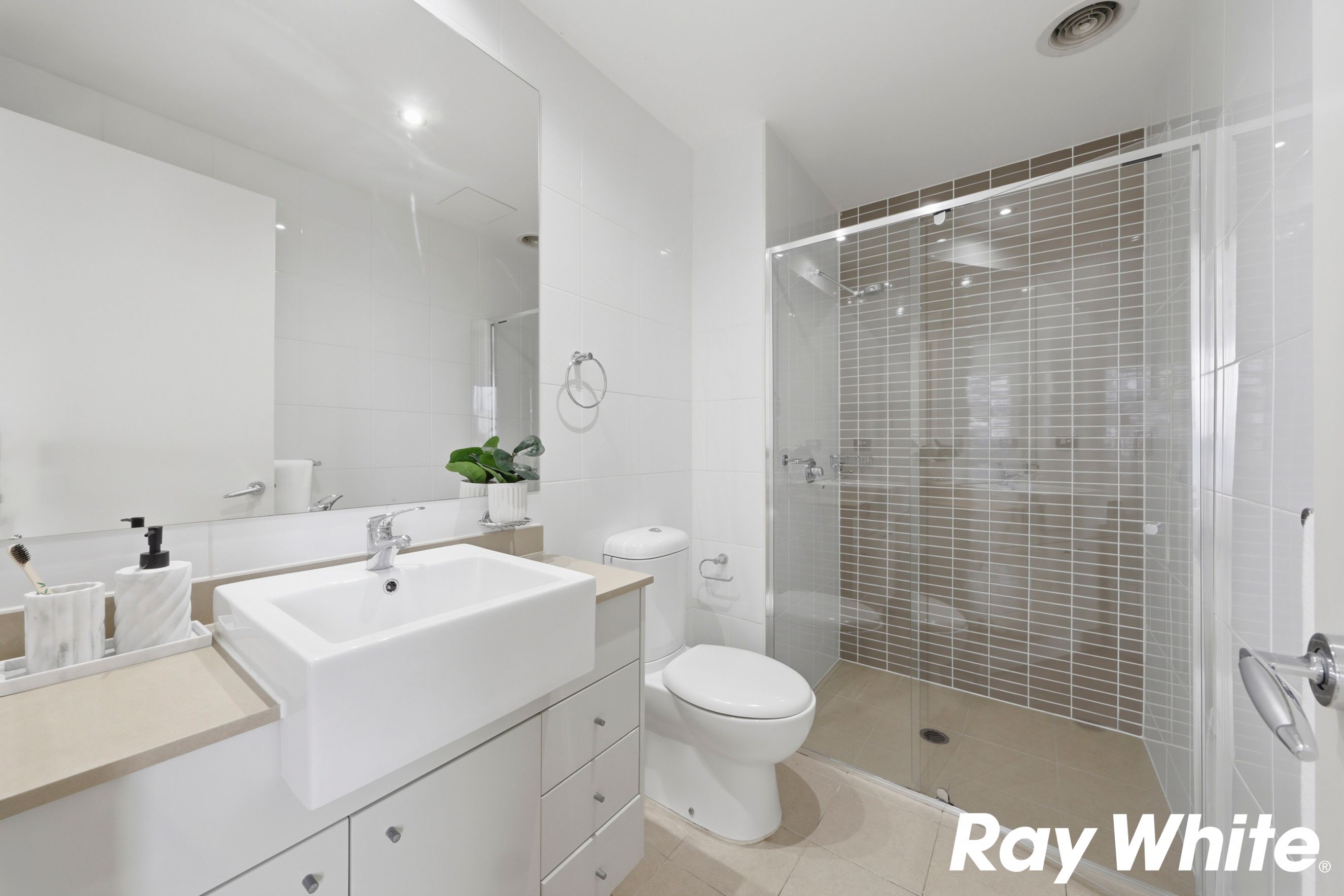 723/4 Spring Street — photo 7 of 15