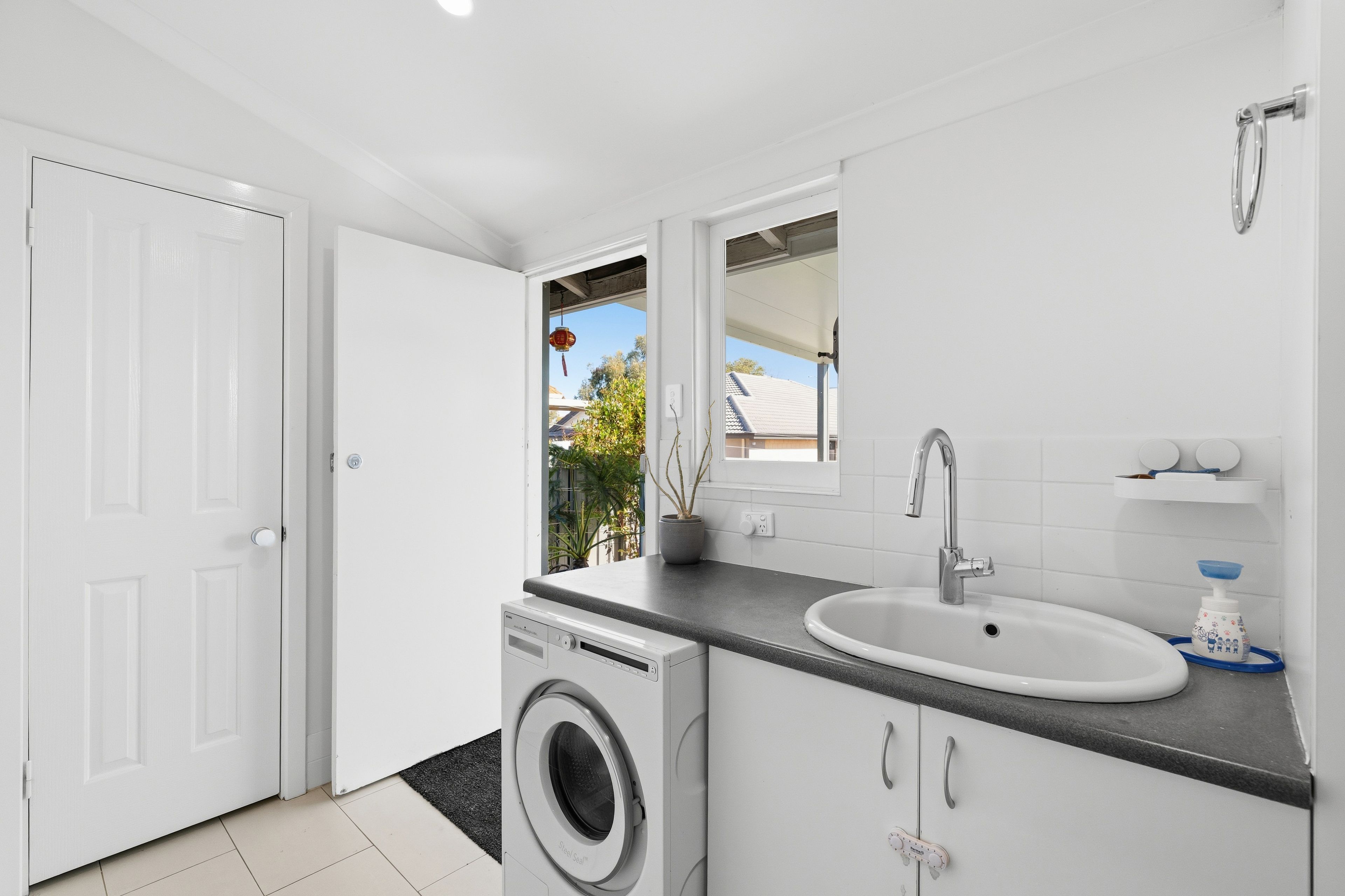 22 Arlunya Avenue — photo 11 of 16