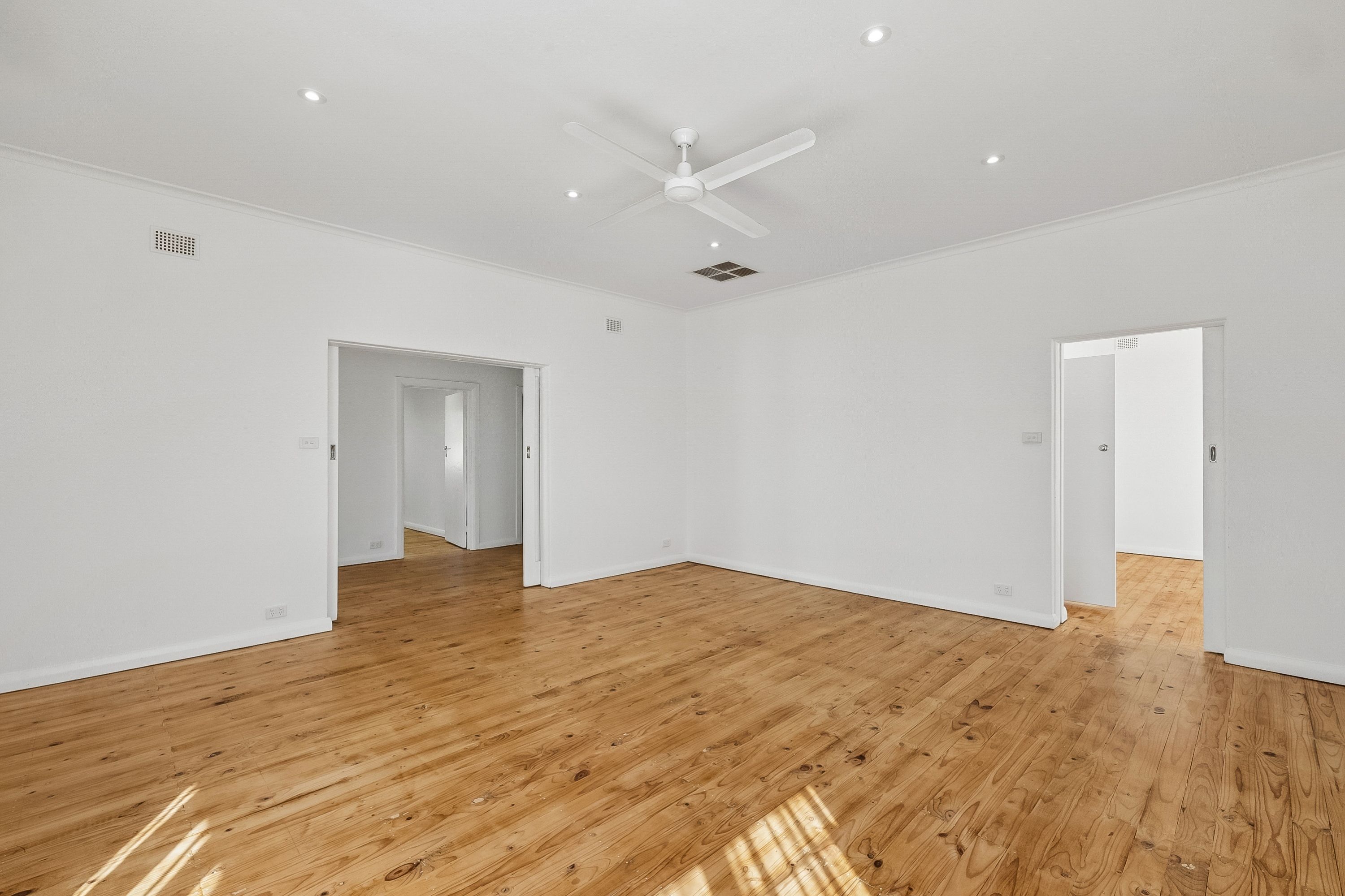 11 Buchan Street — photo 3 of 12
