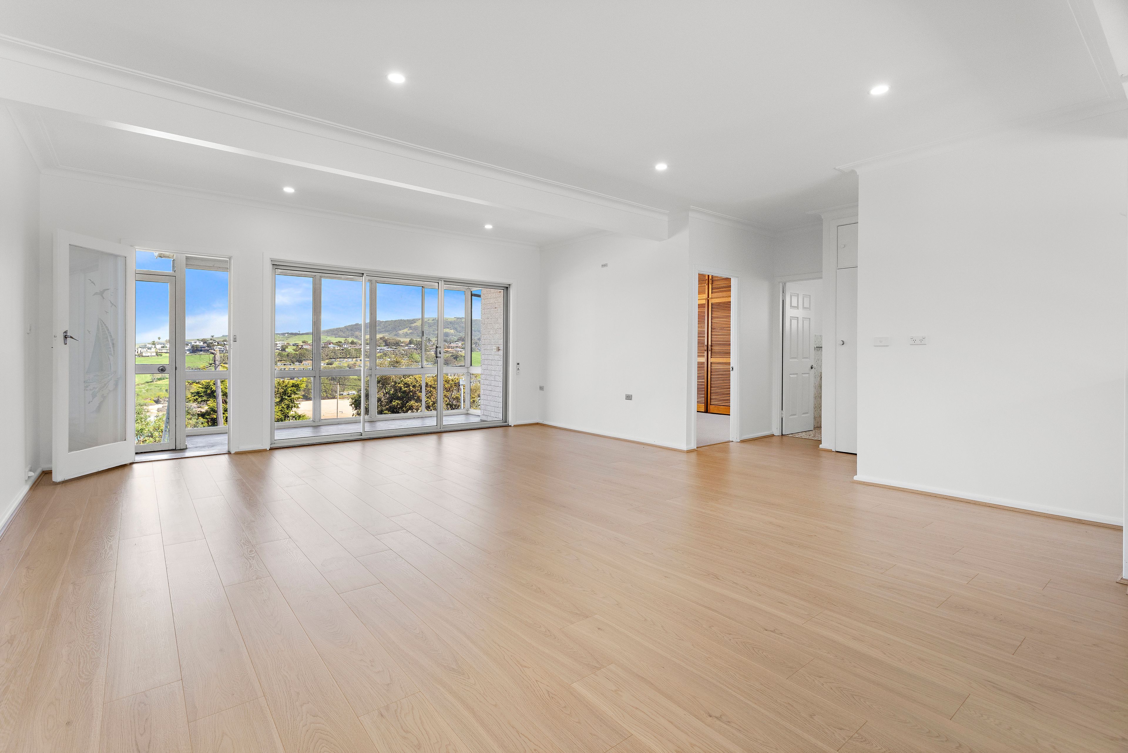 74 Tingira Crescent — photo 4 of 19