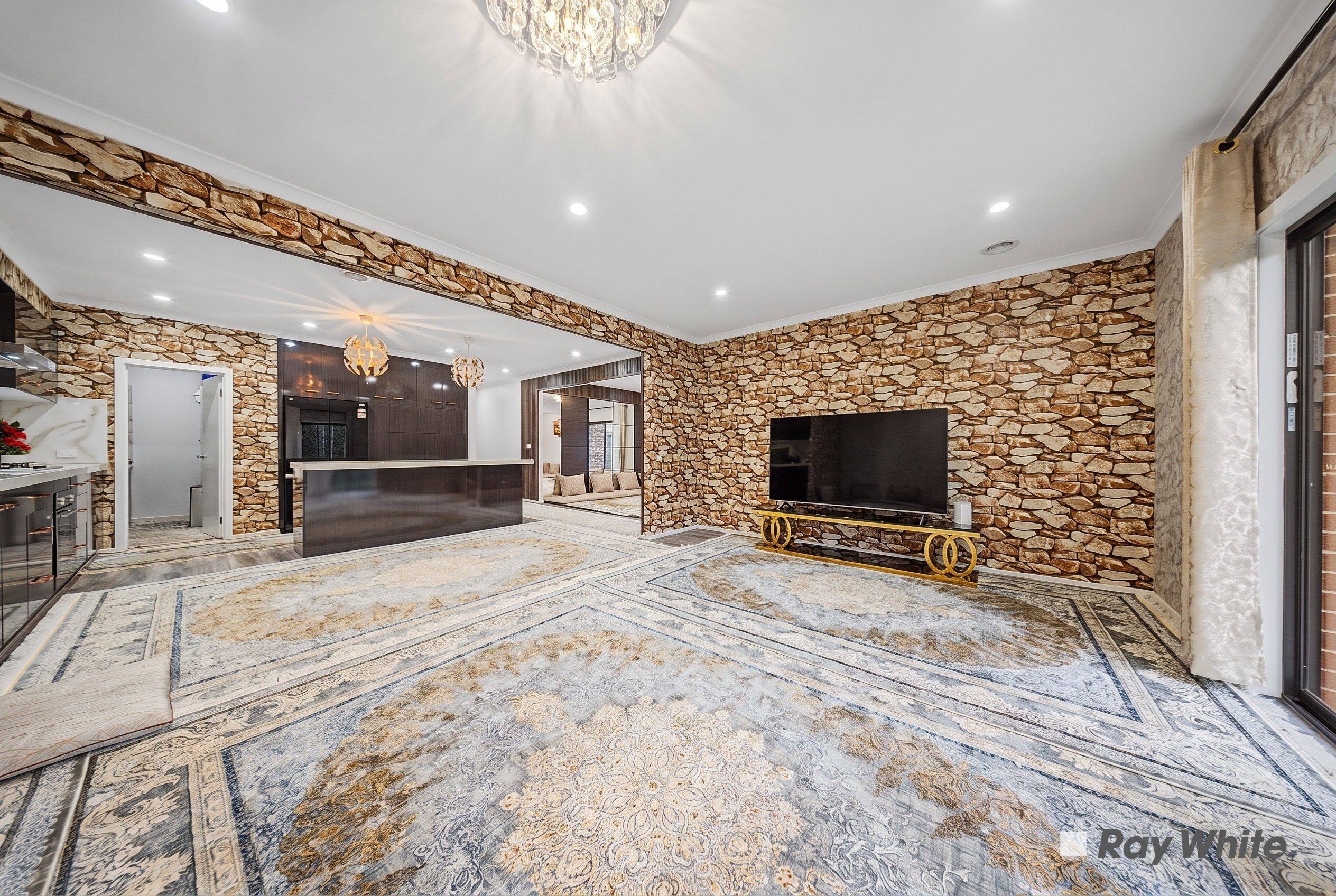 8 Hammersmith Way — photo 10 of 30
