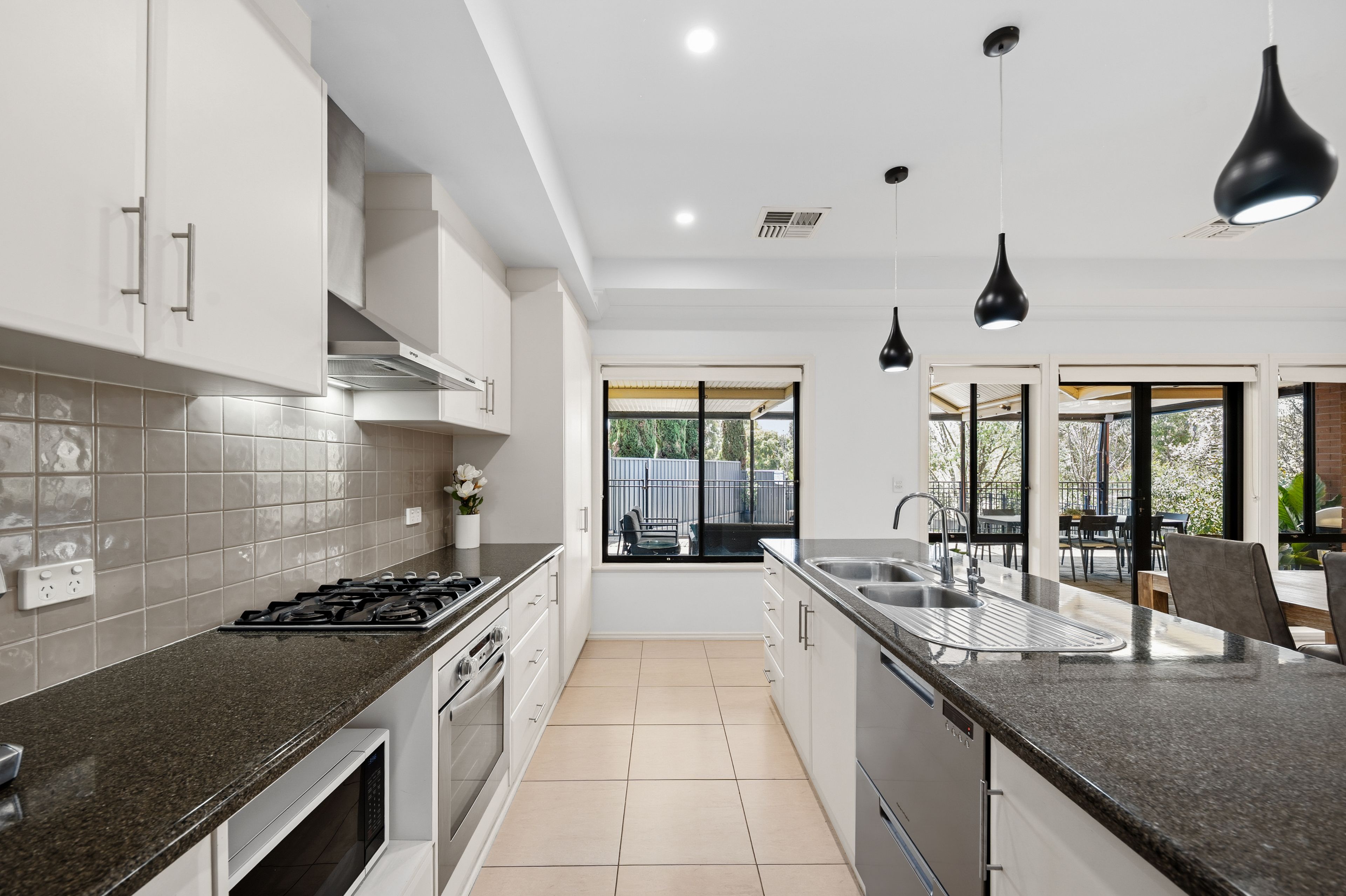 21 Coulter Street — photo 8 of 29