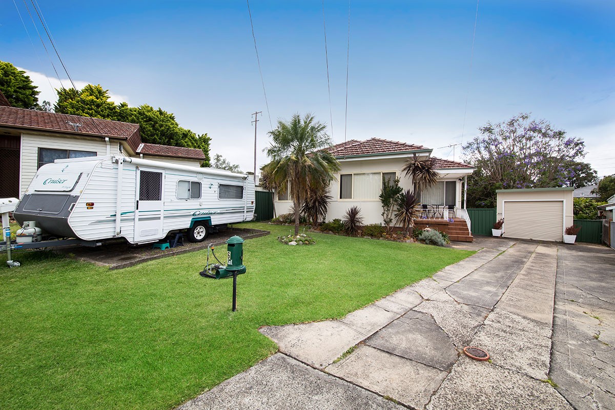 6 Dameeli Avenue, Kirrawee, NSW 2232