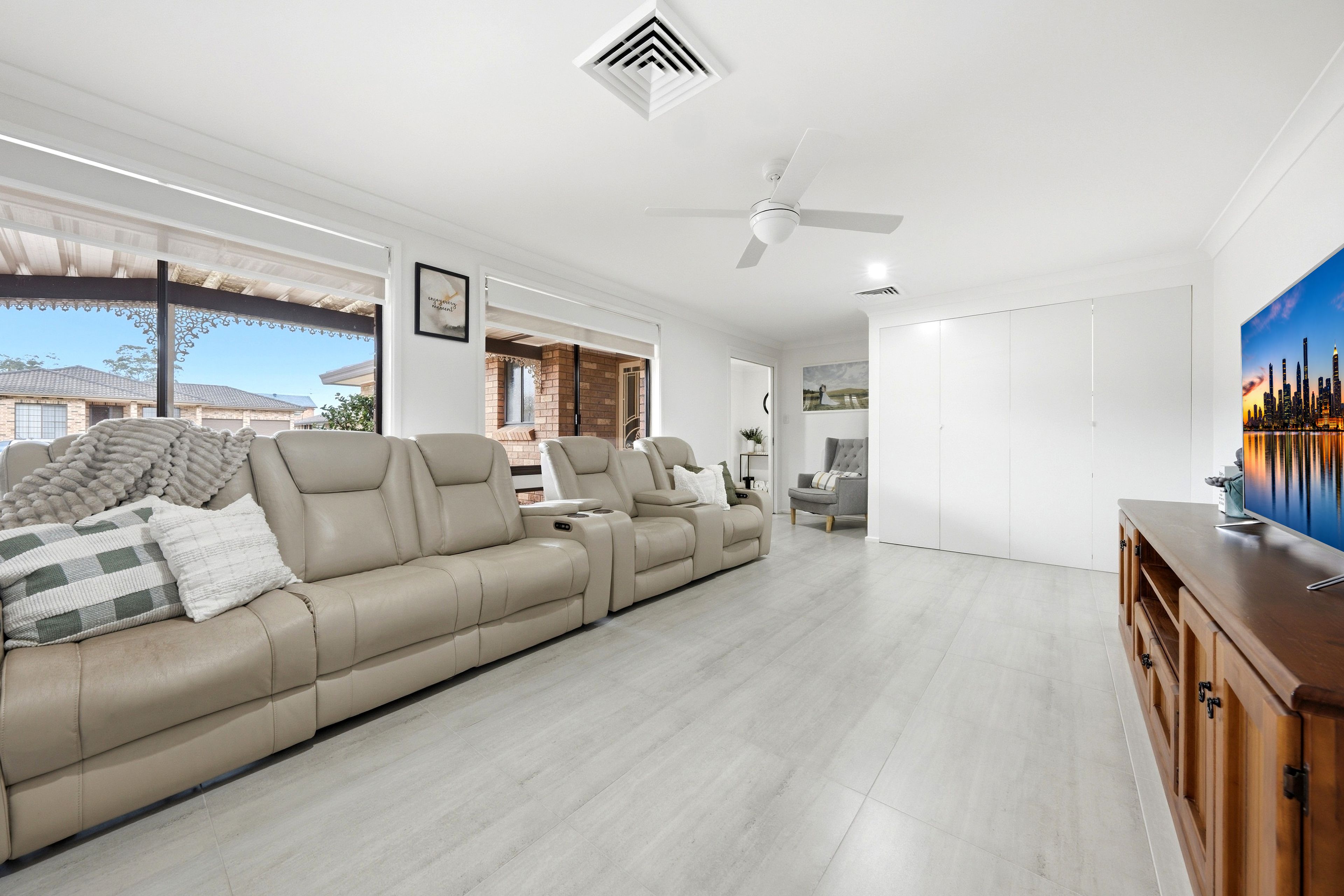 18 Ashur Crescent — photo 3 of 19