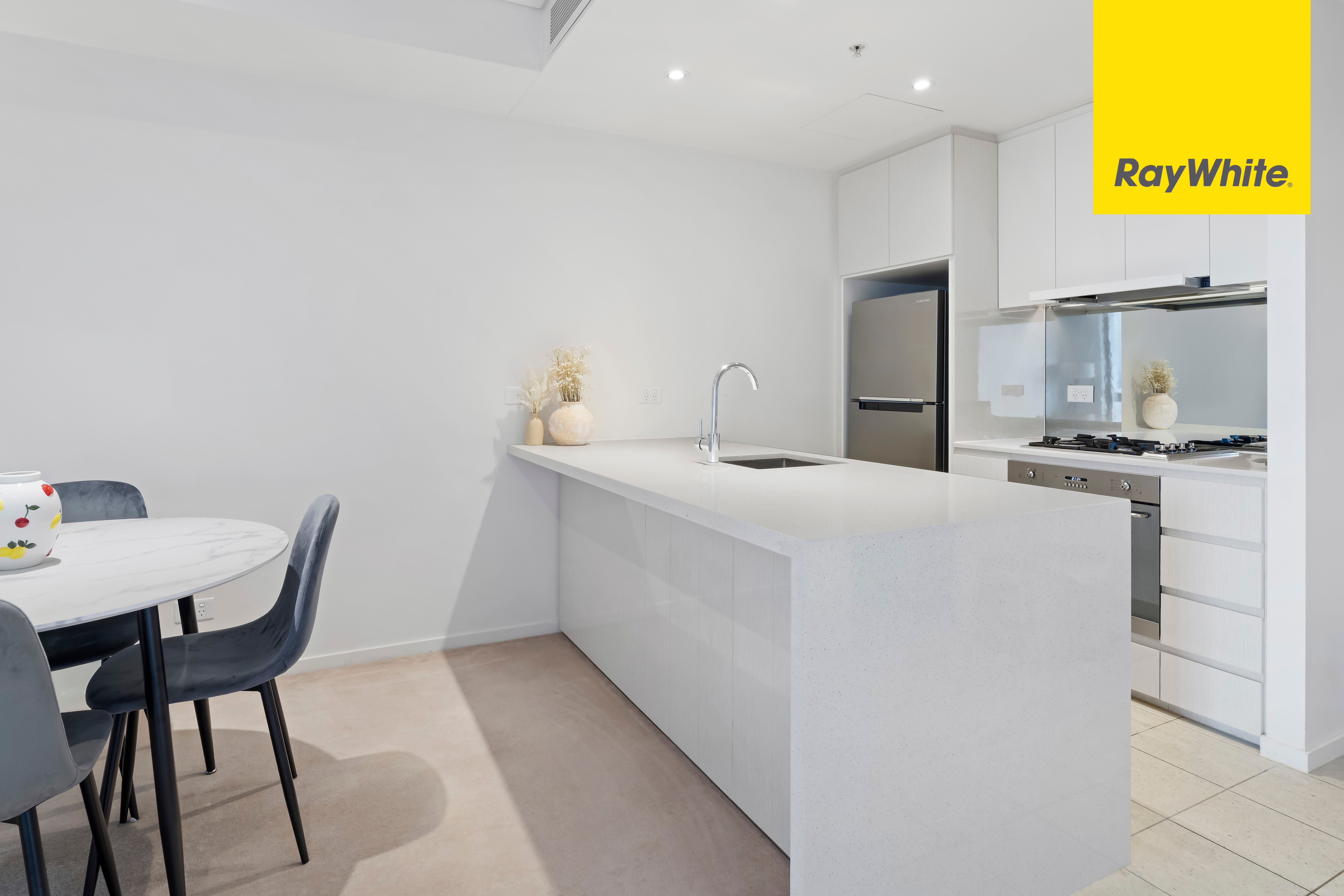 810G/4 Devlin Street — photo 4 of 7