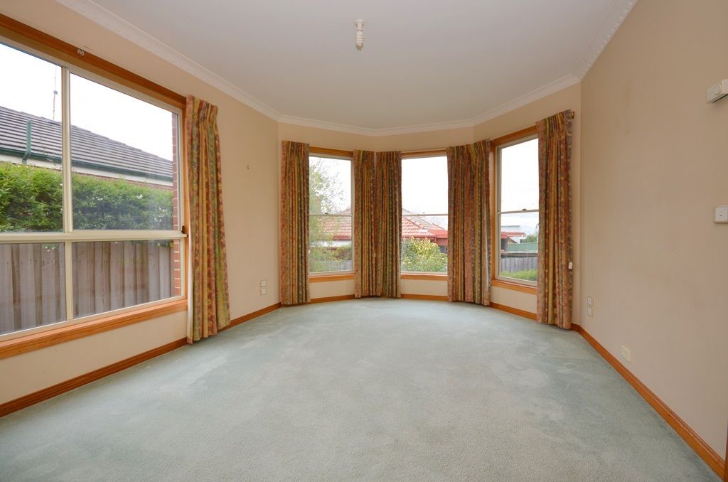 2/611 Peel Street North, Black Hill, VIC 3350