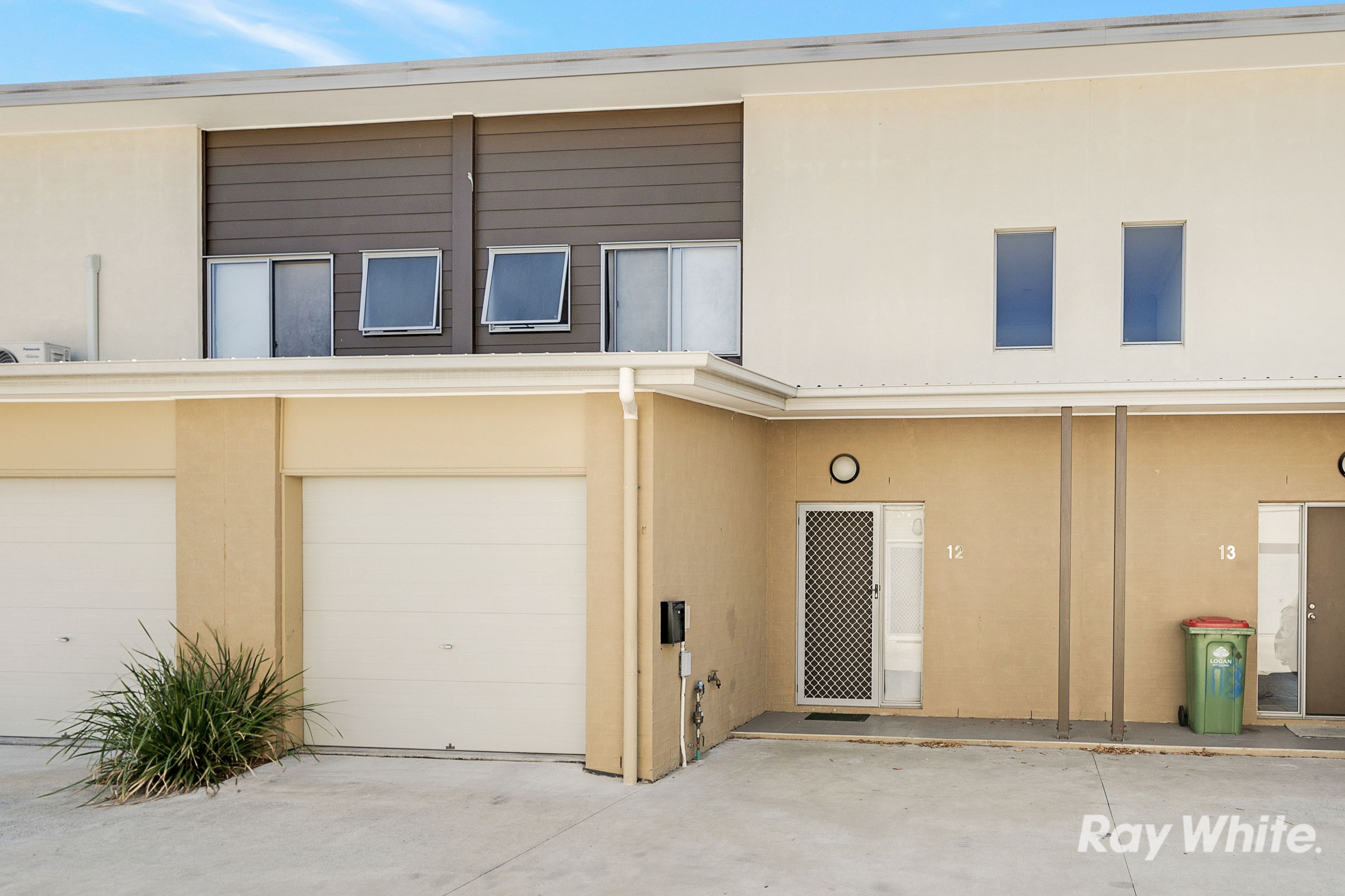 8 East Street, Kingston QLD 4114