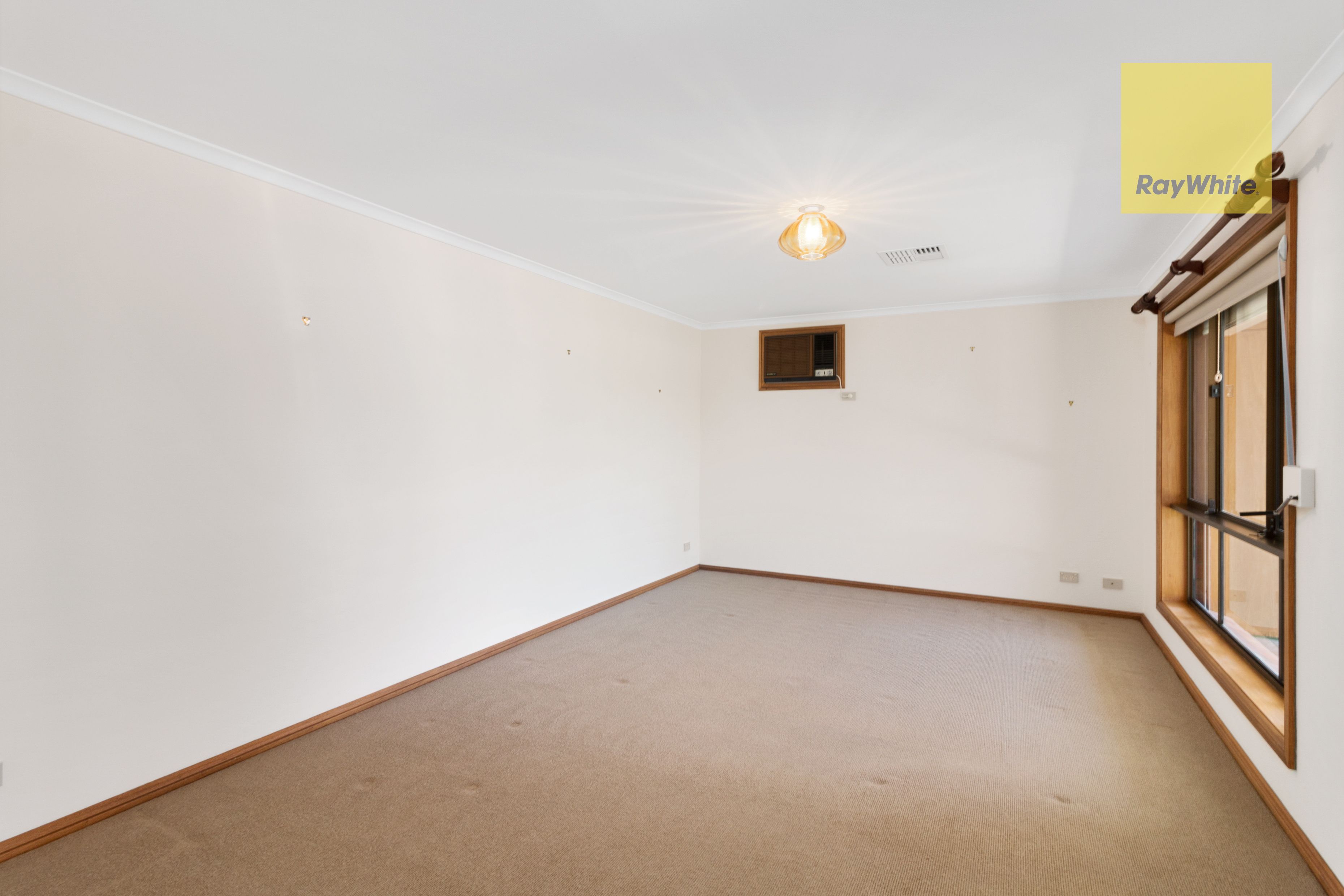 13 Hendrix Crescent, Woodcroft, SA 5162