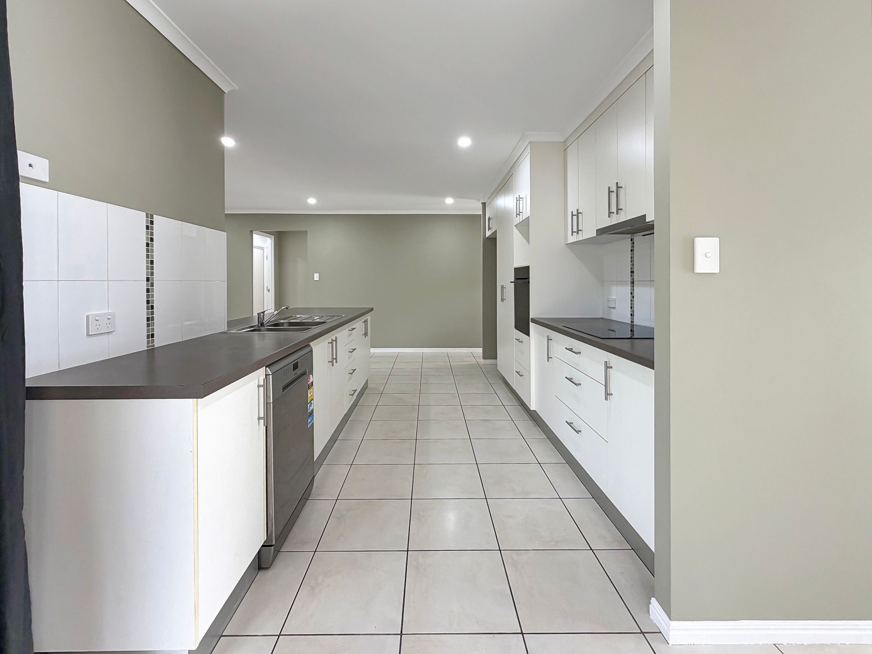 9 Carmen Close — photo 4 of 14
