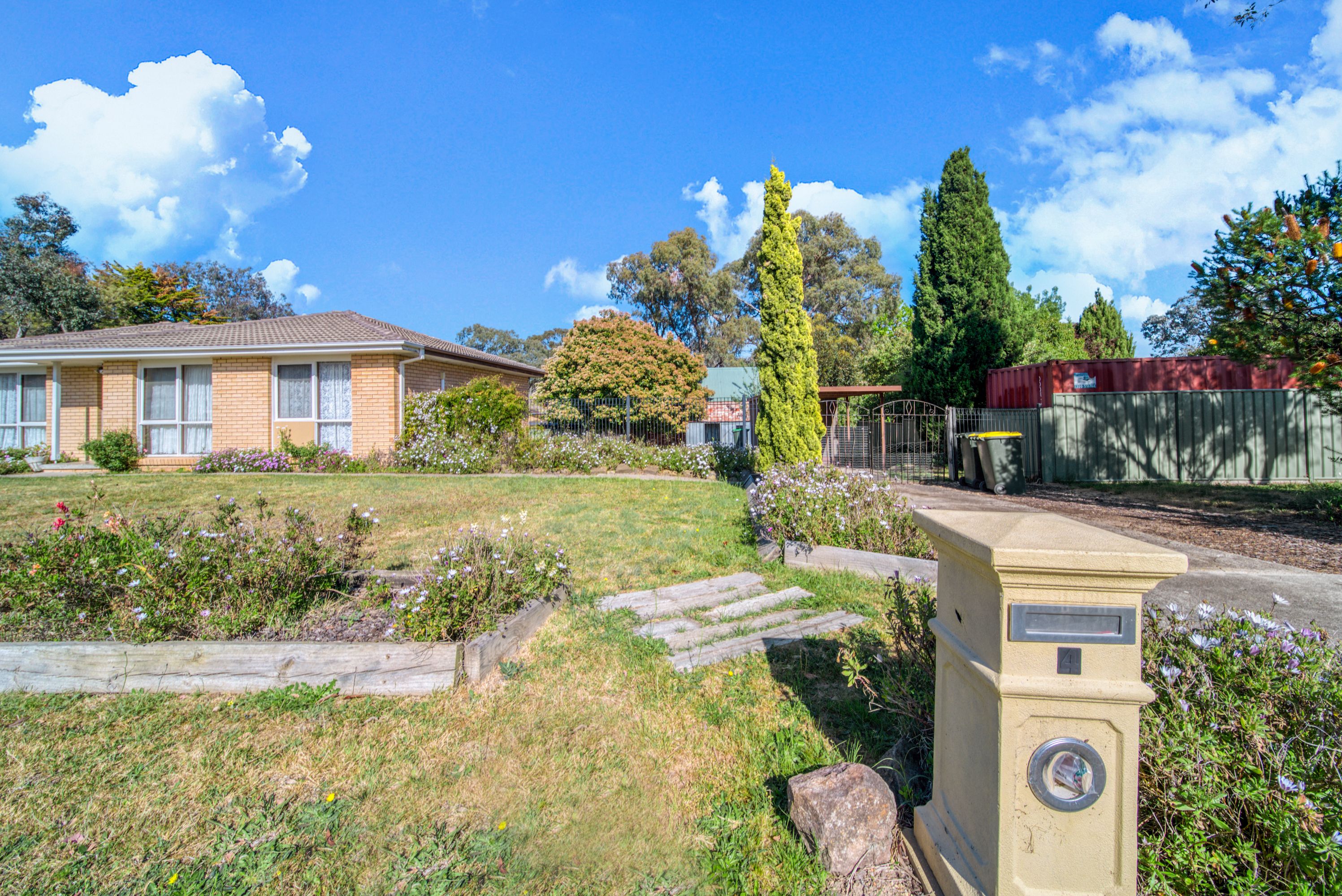 4 Mckid Court, Charnwood, ACT 2615