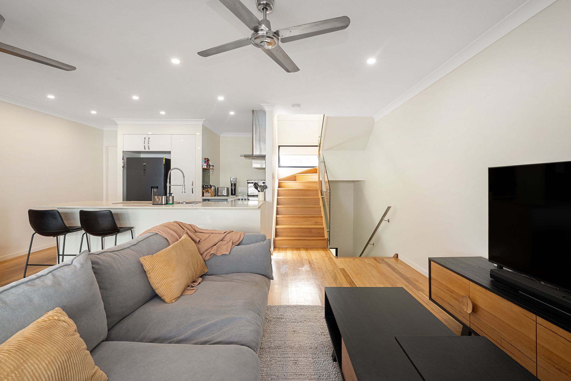 2/34 Waratah Avenue — photo 4 of 14