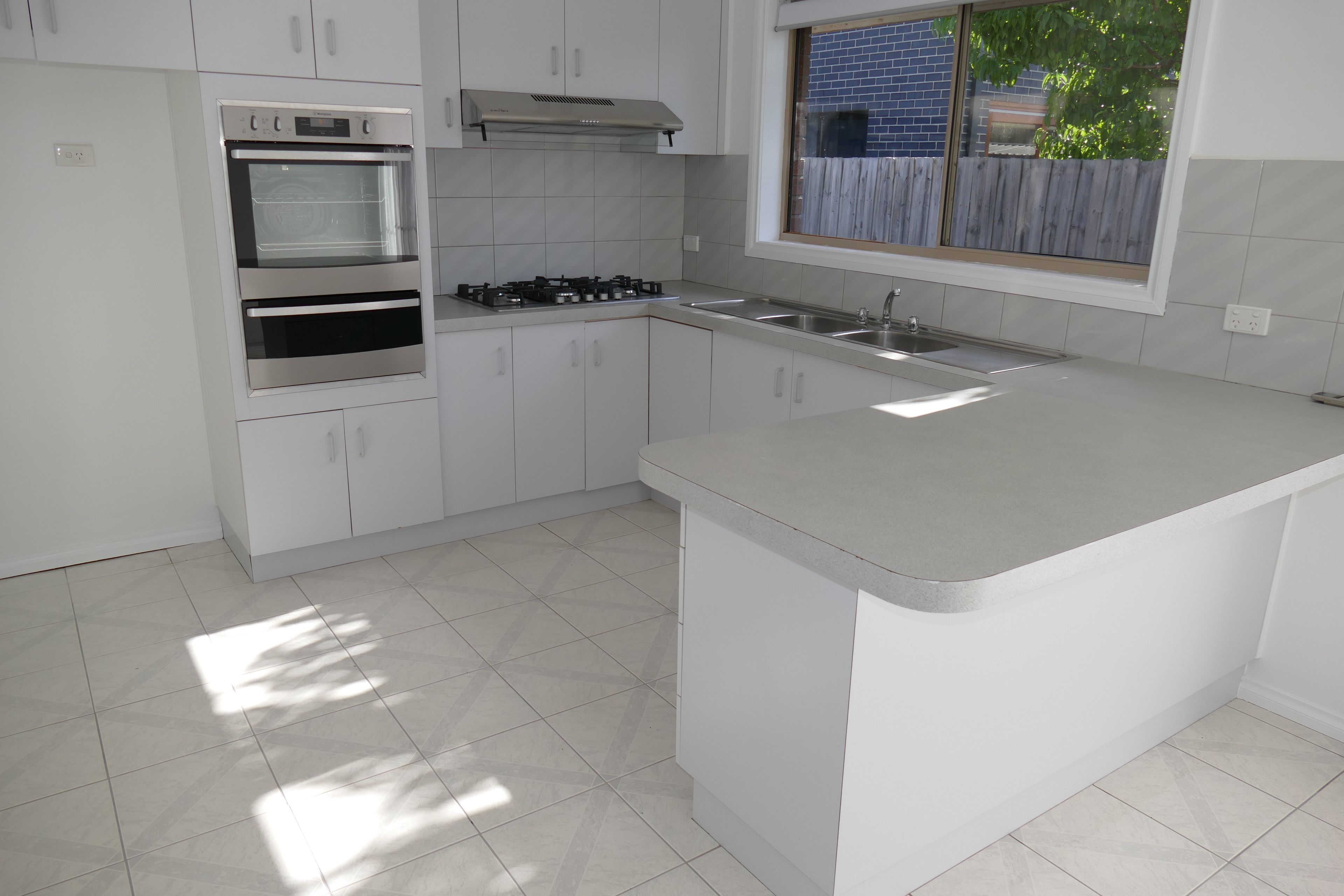 2/10 Paget Street, Hughesdale, VIC 3166