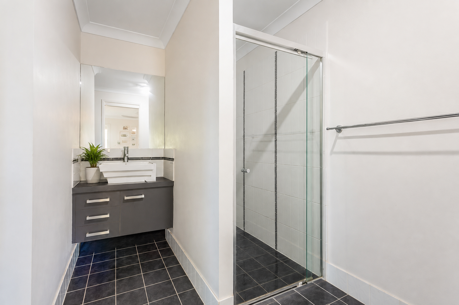 336 Scarborough Road — photo 15 of 18
