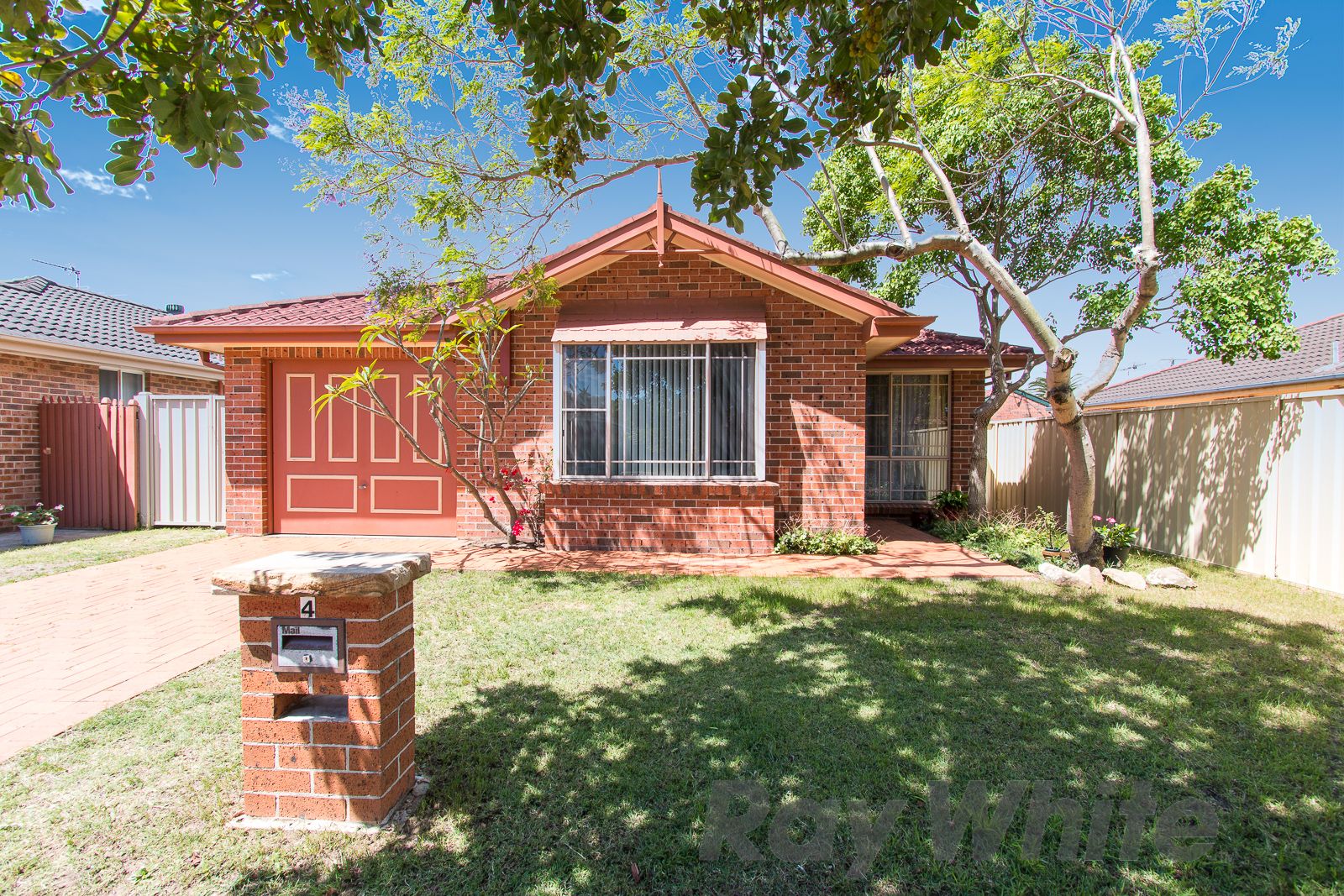 4 Hollingsford Crescent