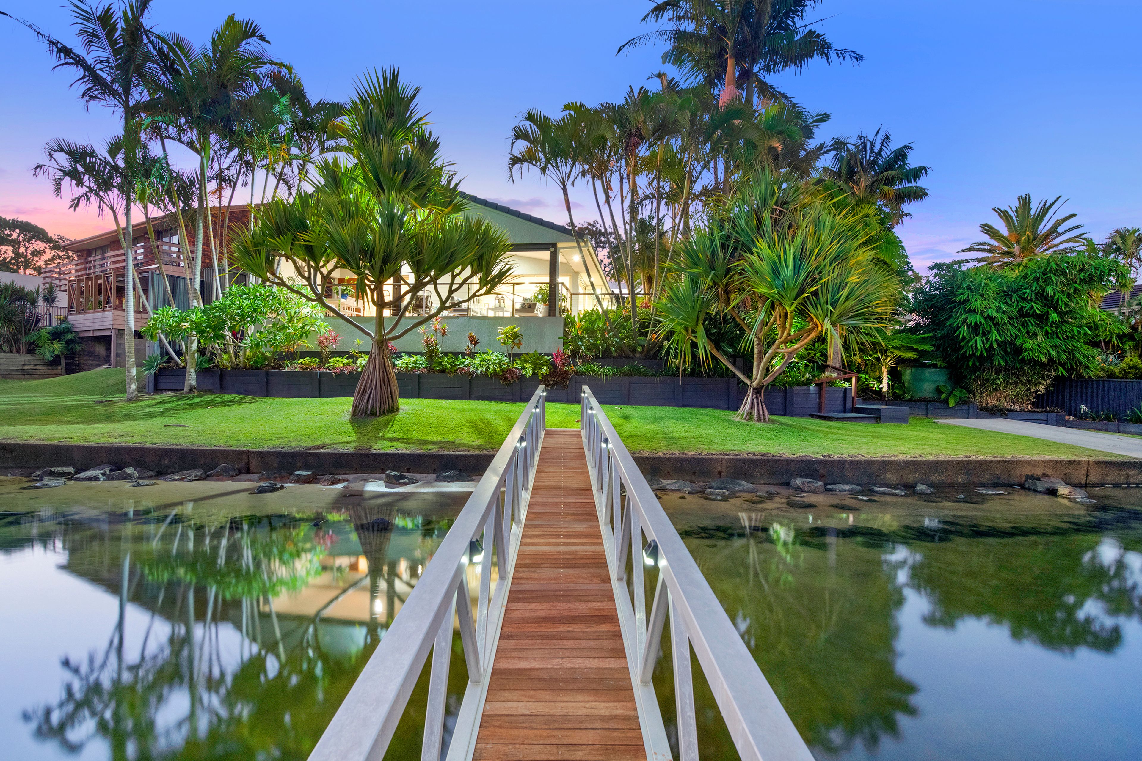 56 Lancelin Drive, Mermaid Waters, QLD 4218 Sold House Ray White