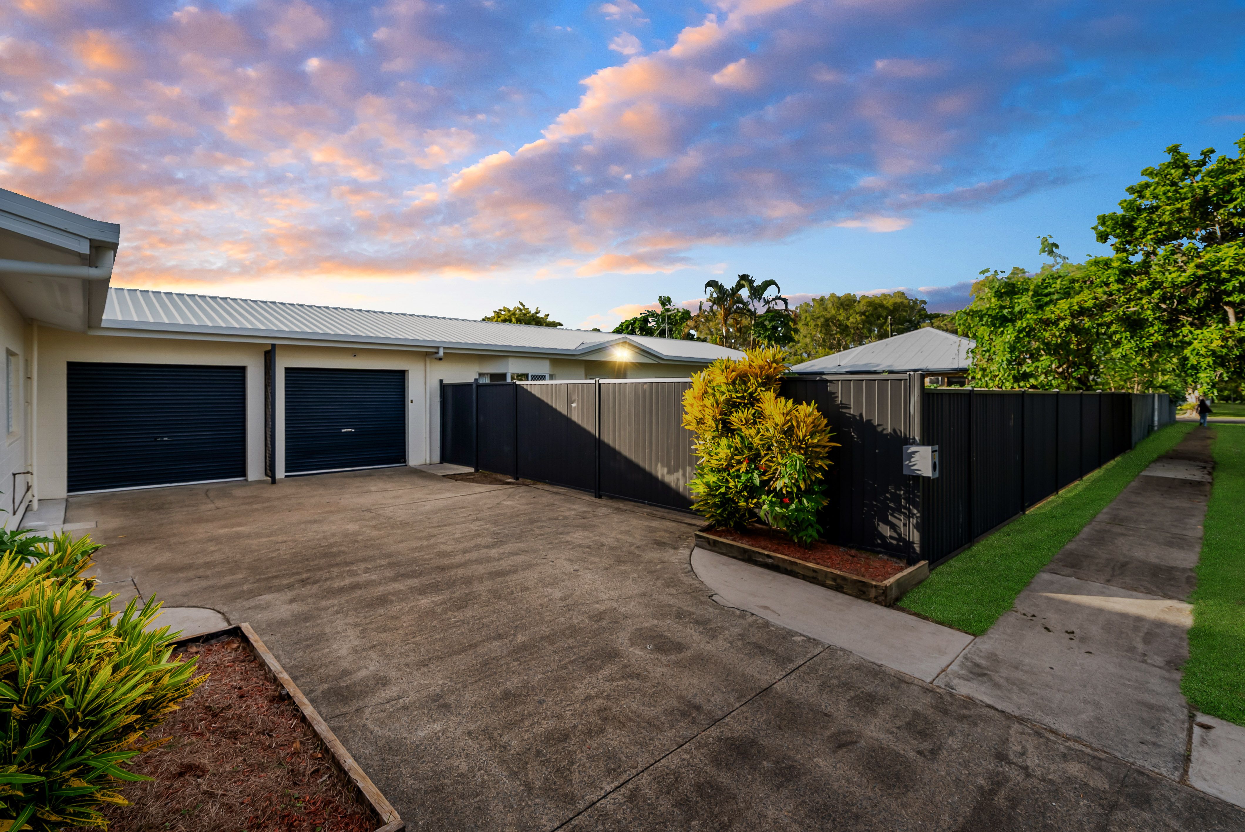 1 Vivian Close, Westcourt, QLD 4870