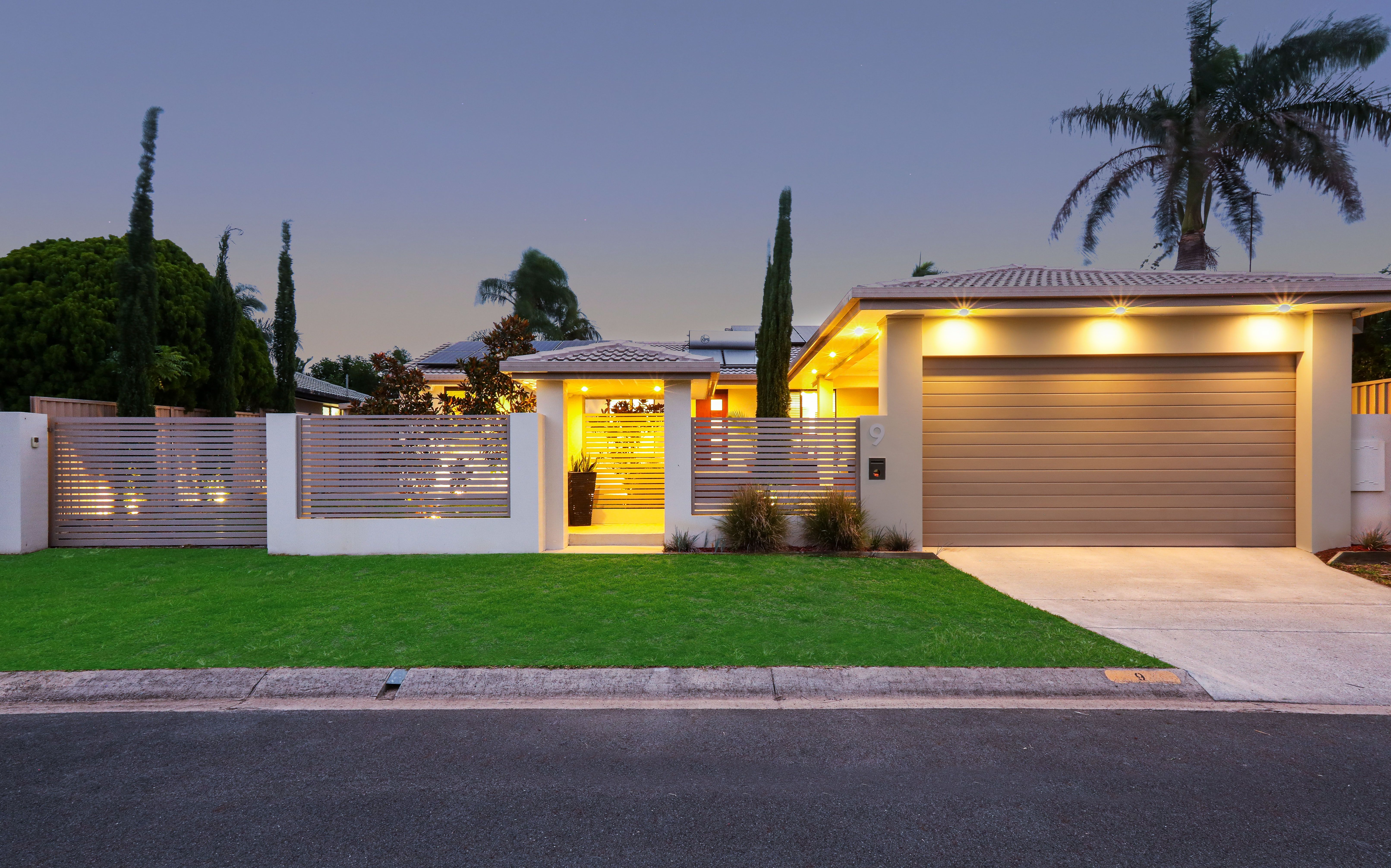 9 Wayfarer Avenue, Mermaid Waters QLD 4218