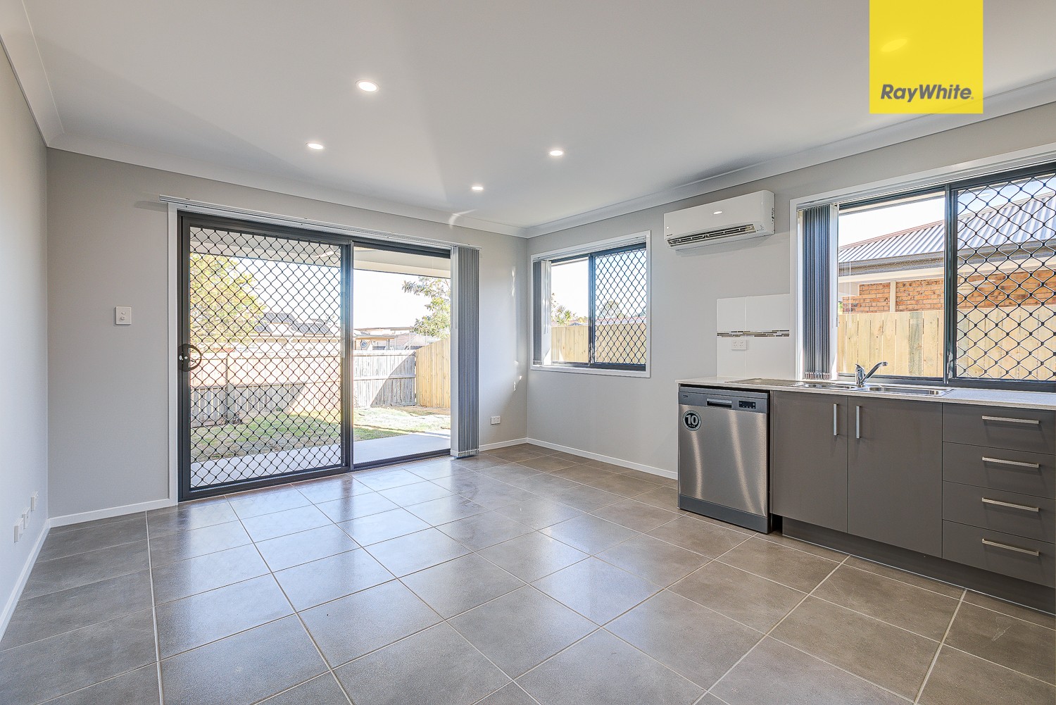8B/20 Pinelands Street, Loganlea, QLD 4131