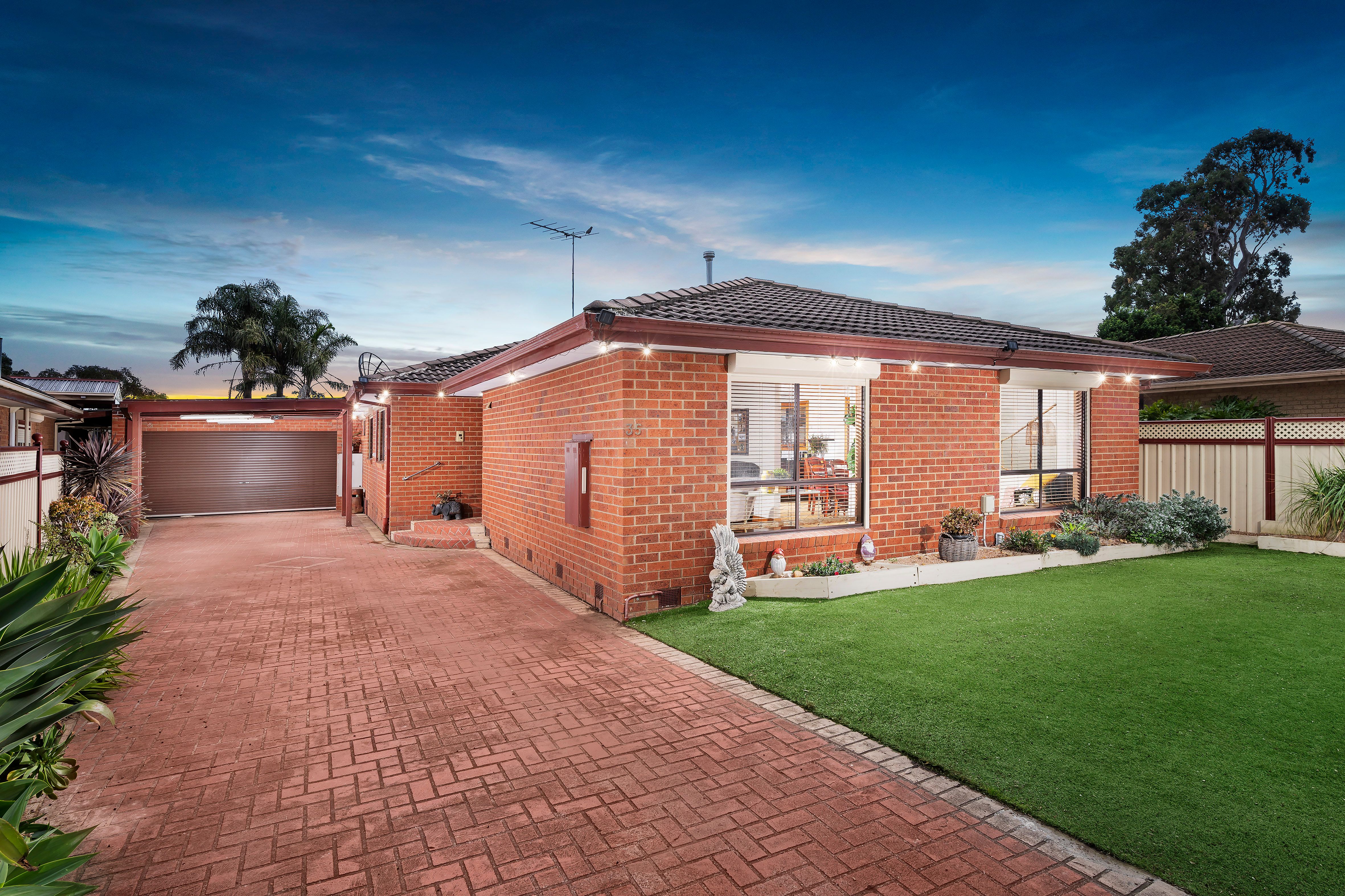 35 Grenda Drive, Mill Park VIC 3082